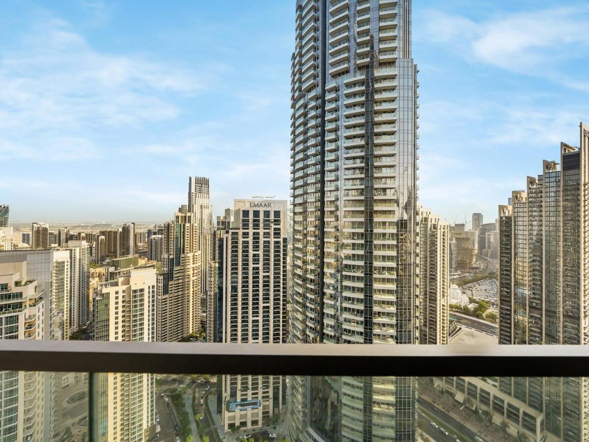 Skyline View - 2 Balconies - Pool plus Gym - Sleeps 8