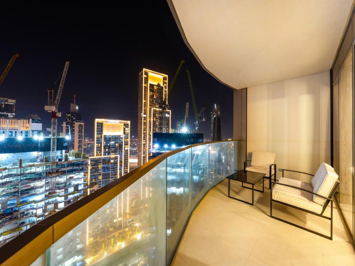 Skyline View - 2 Balconies - Pool plus Gym - Sleeps 8