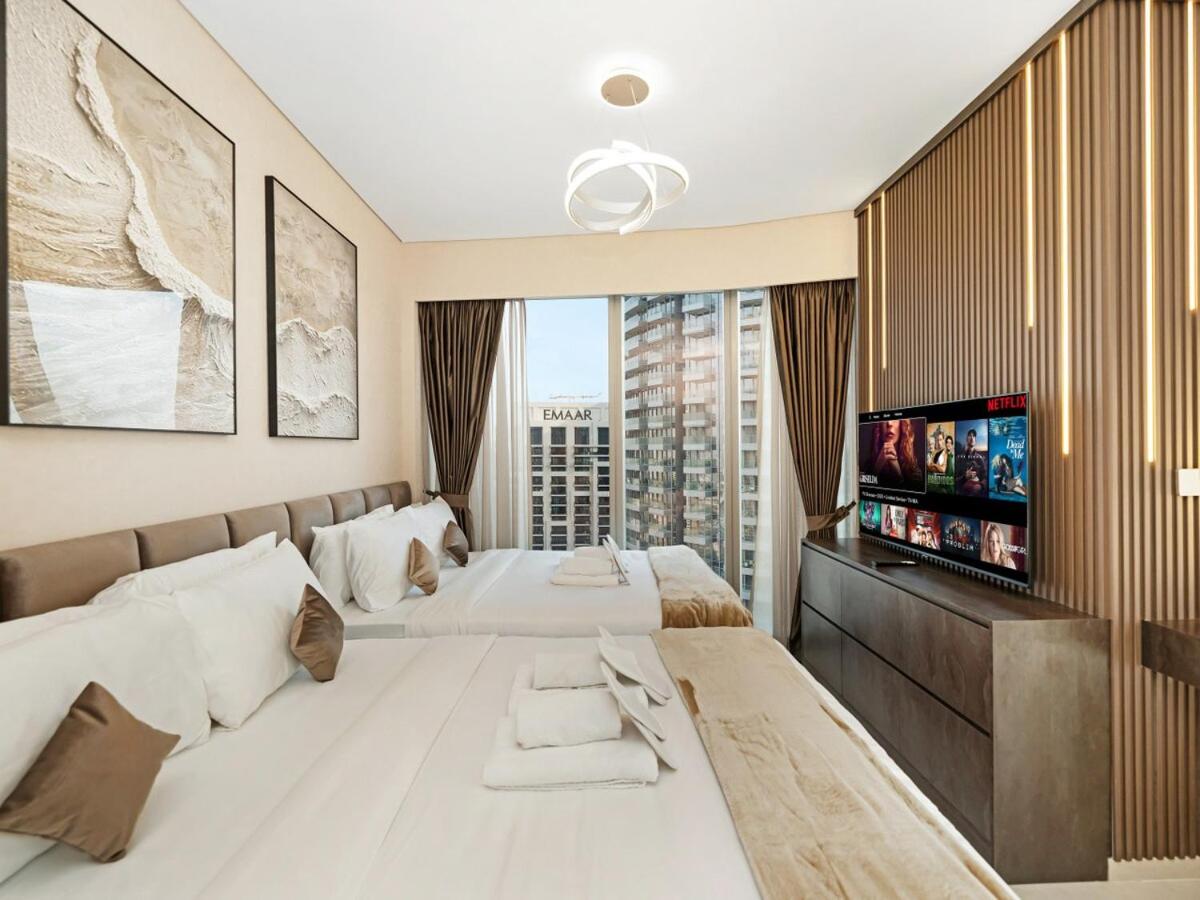 Skyline View - 2 Balconies - Pool plus Gym - Sleeps 8