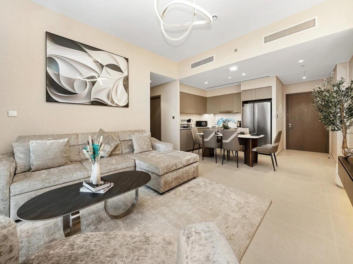 Skyline View - 2 Balconies - Pool plus Gym - Sleeps 8