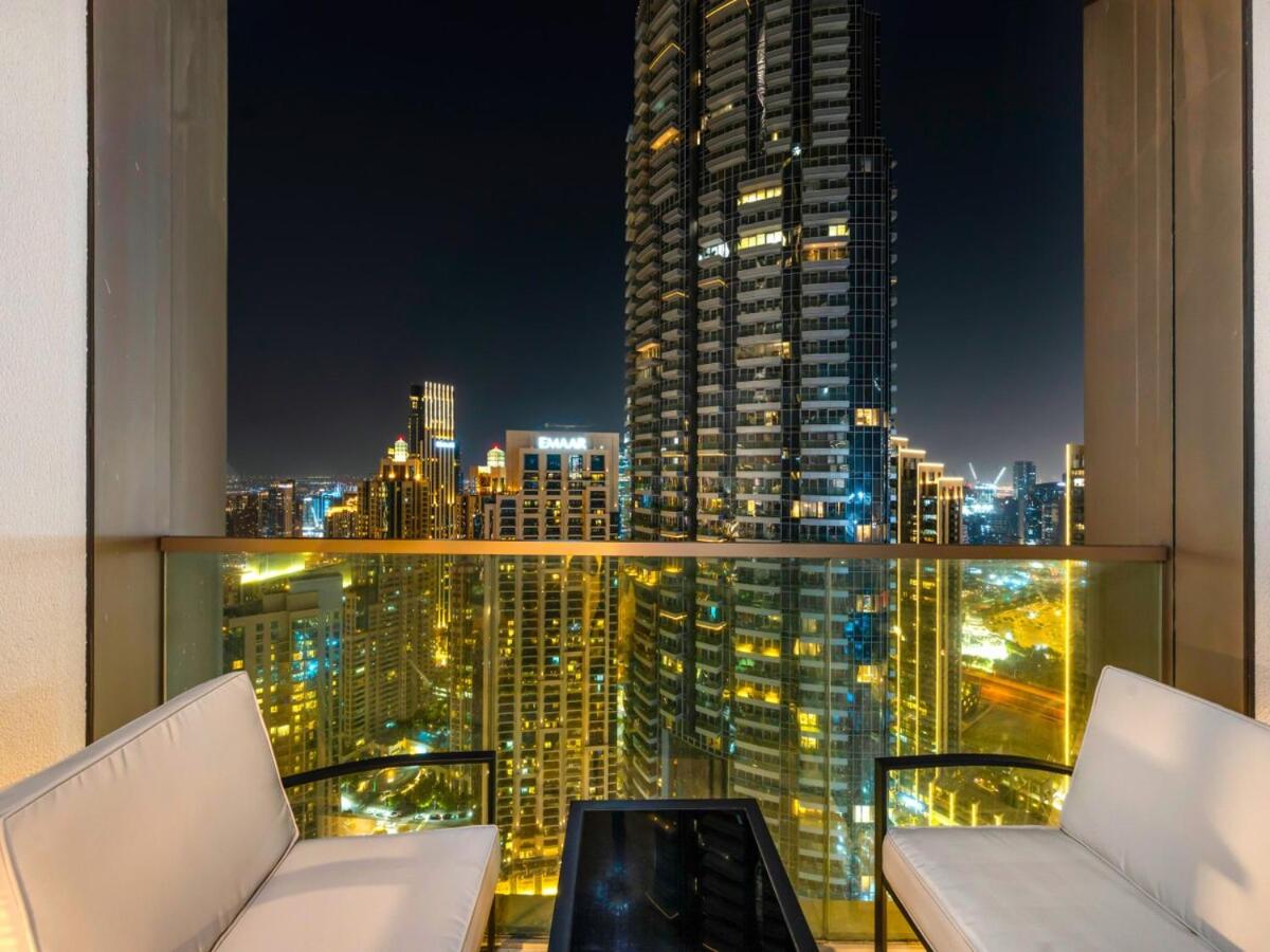 Skyline View - 2 Balconies - Pool plus Gym - Sleeps 8