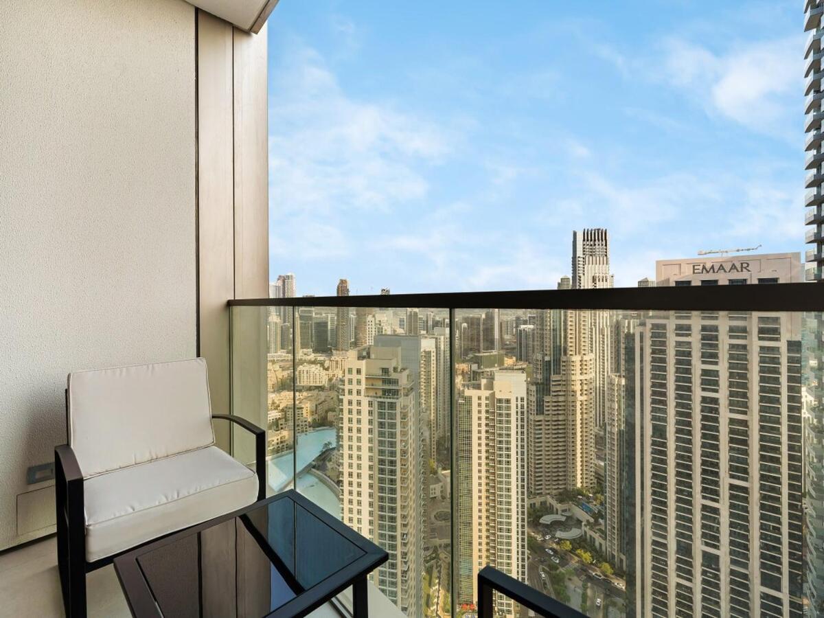 Skyline View - 2 Balconies - Pool plus Gym - Sleeps 8