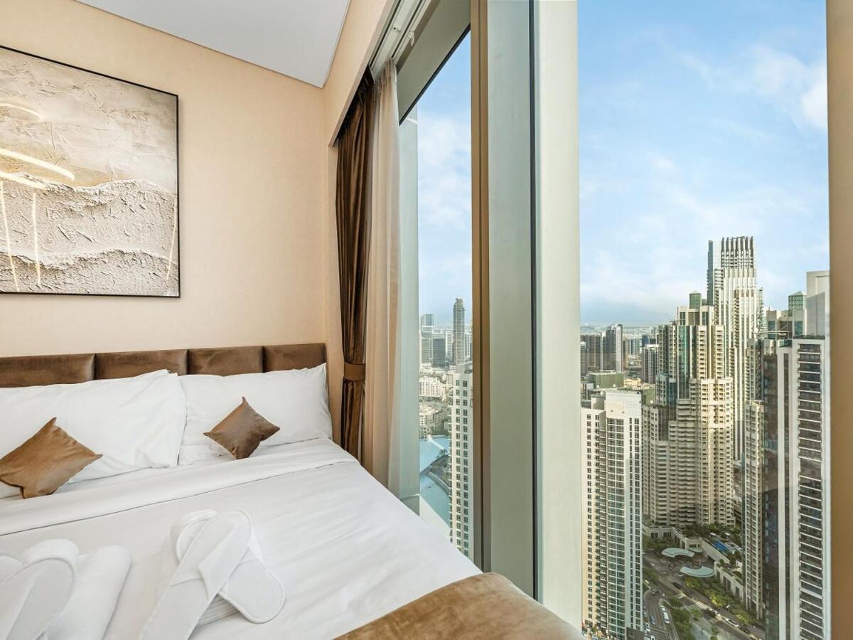Skyline View - 2 Balconies - Pool plus Gym - Sleeps 8