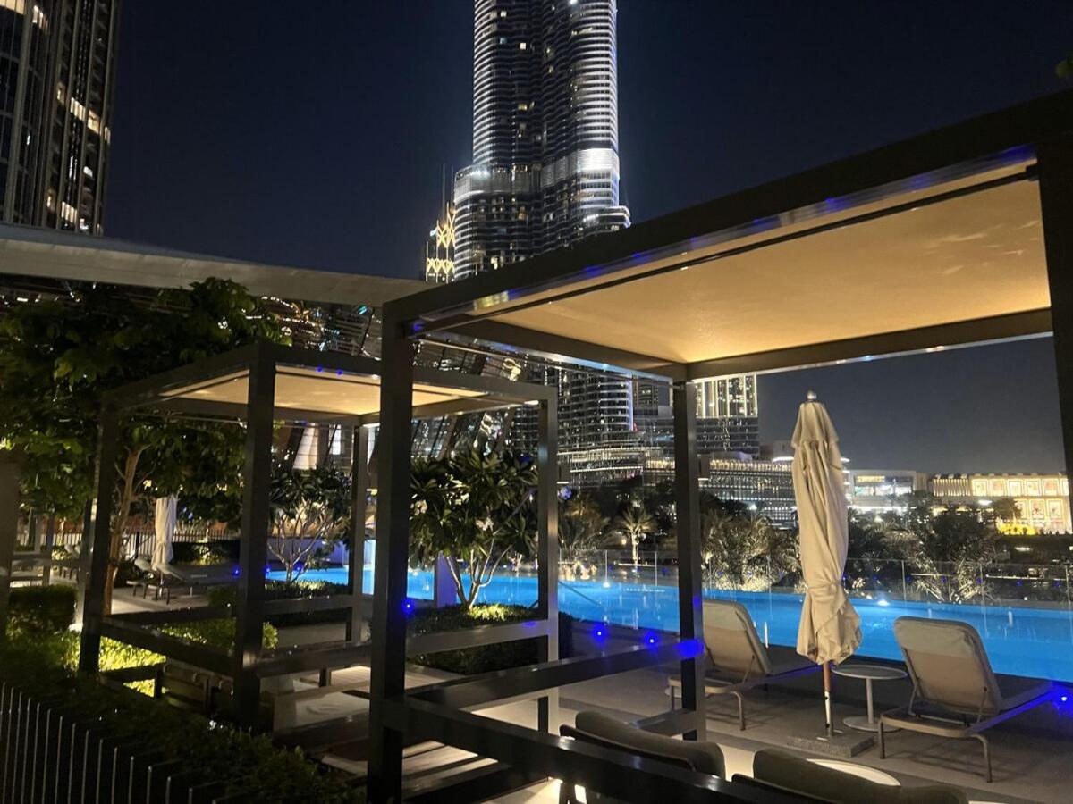 Skyline View - 2 Balconies - Pool plus Gym - Sleeps 8