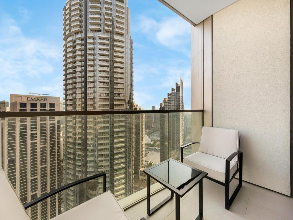 Skyline View - 2 Balconies - Pool plus Gym - Sleeps 8