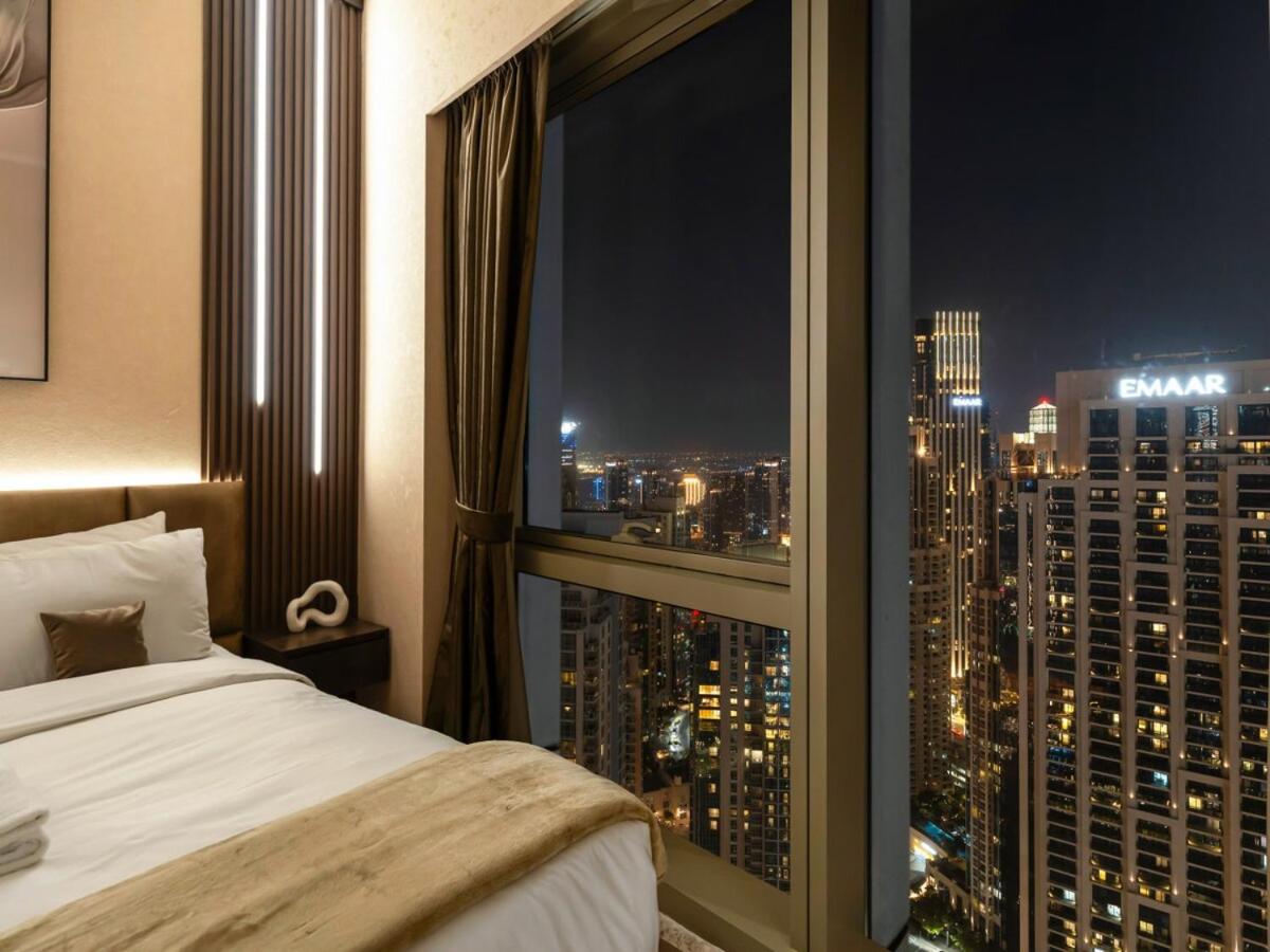 Skyline View - 2 Balconies - Pool plus Gym - Sleeps 8