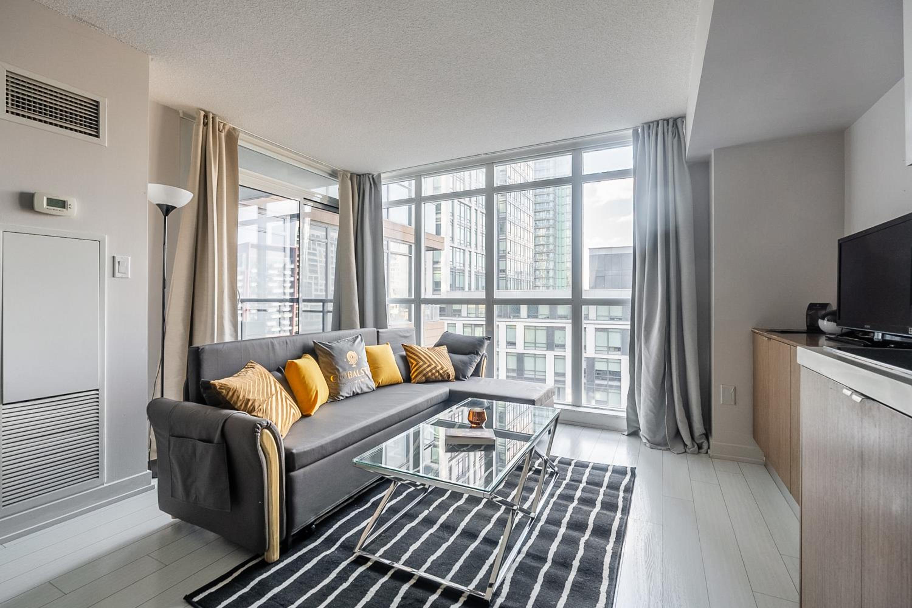 Bright 2 Bedroom 2 Bathroom Condo with Balcony Downtown Toronto