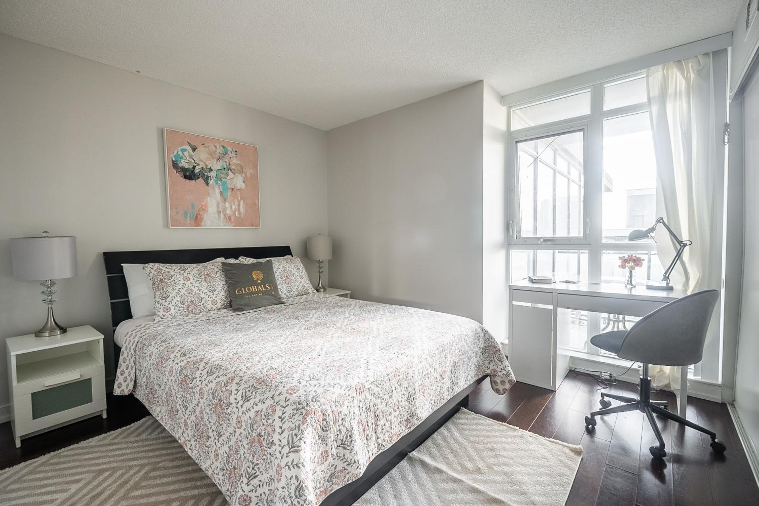 Bright 2 Bedroom 2 Bathroom Condo with Balcony Downtown Toronto