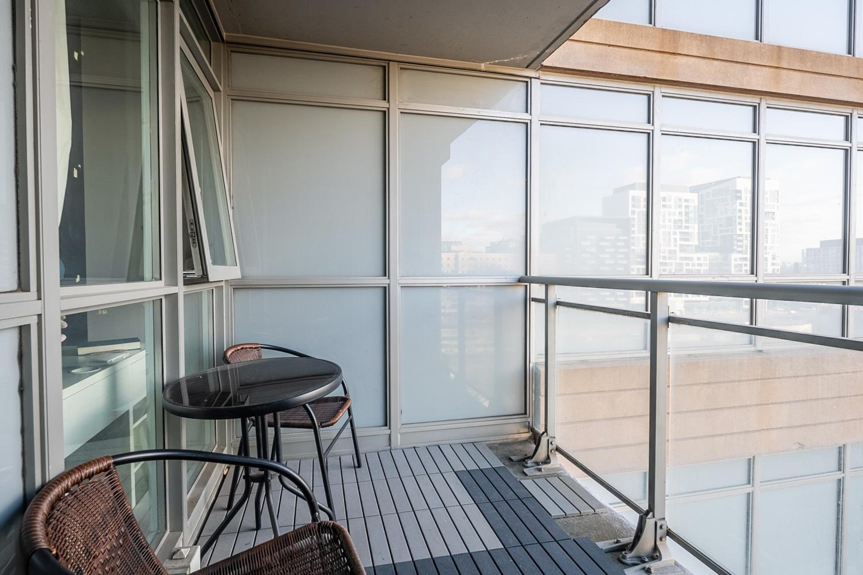 Bright 2 Bedroom 2 Bathroom Condo with Balcony Downtown Toronto