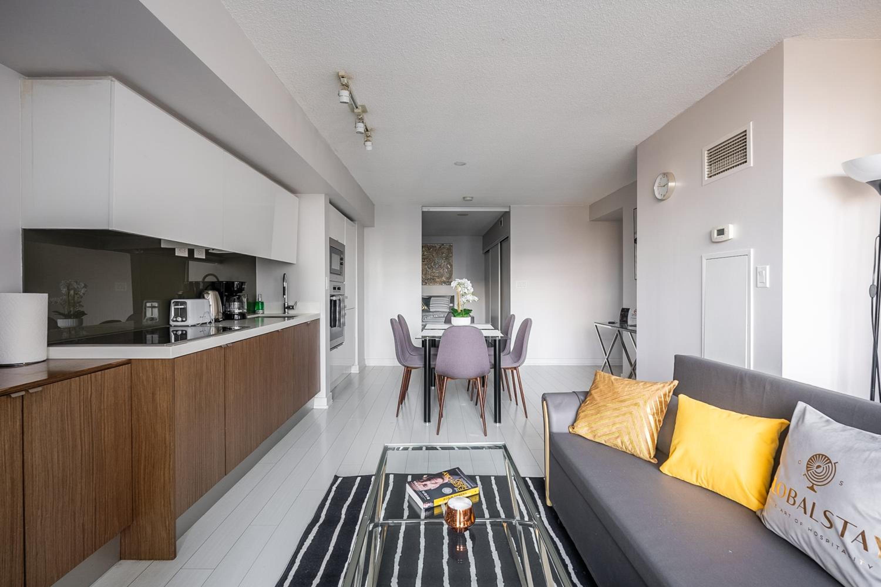 Bright 2 Bedroom 2 Bathroom Condo with Balcony Downtown Toronto
