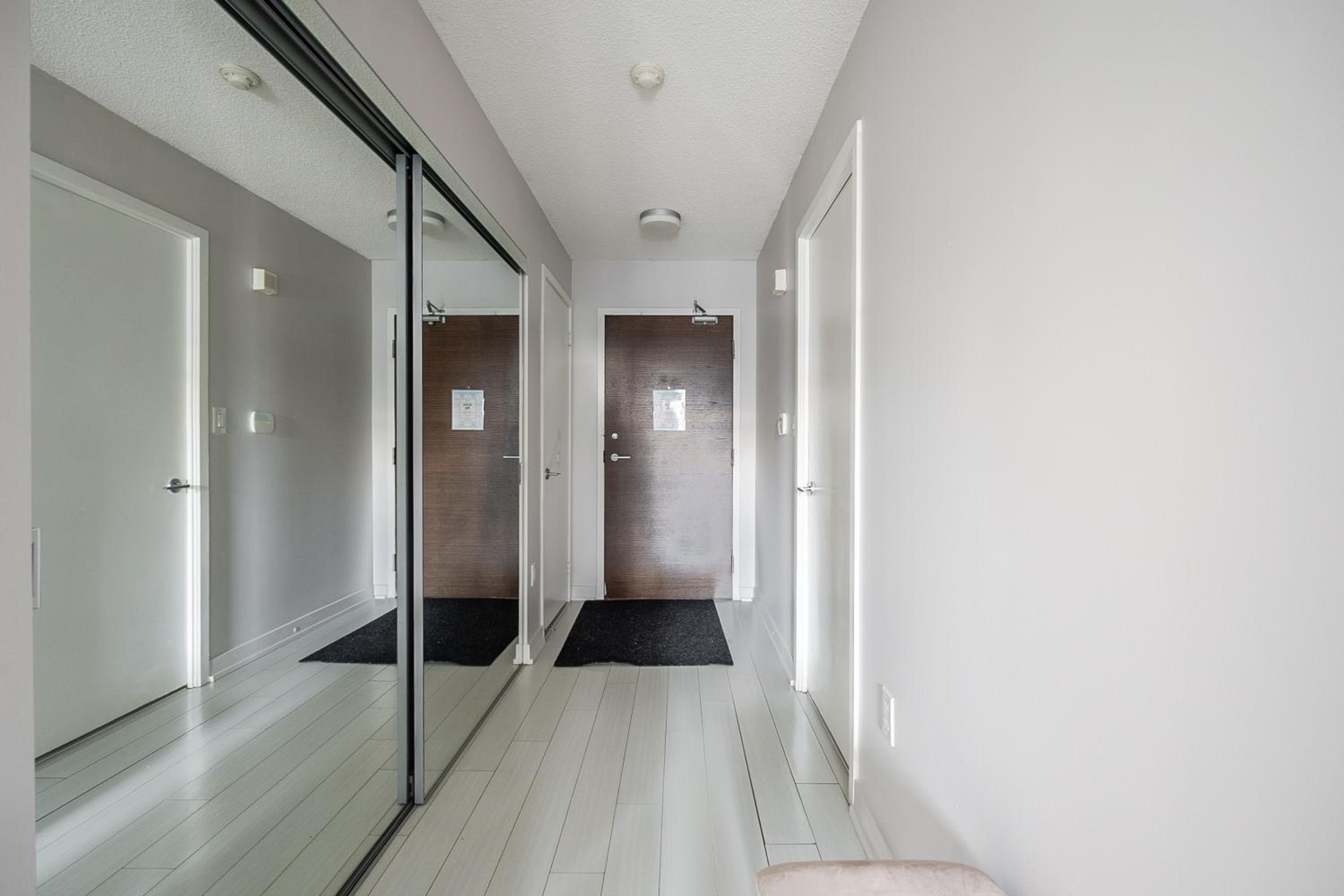 Bright 2 Bedroom 2 Bathroom Condo with Balcony Downtown Toronto