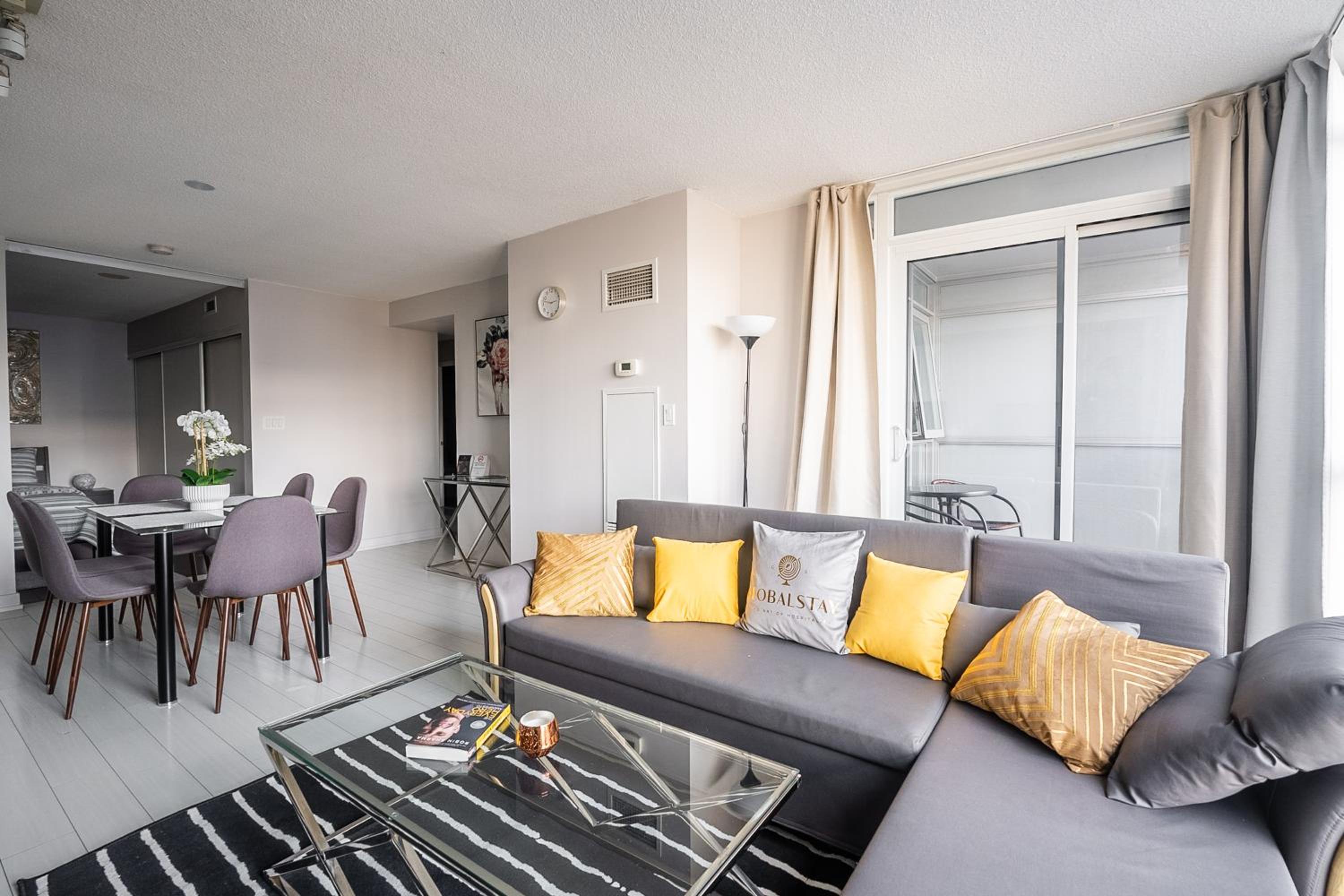 Bright 2 Bedroom 2 Bathroom Condo with Balcony Downtown Toronto