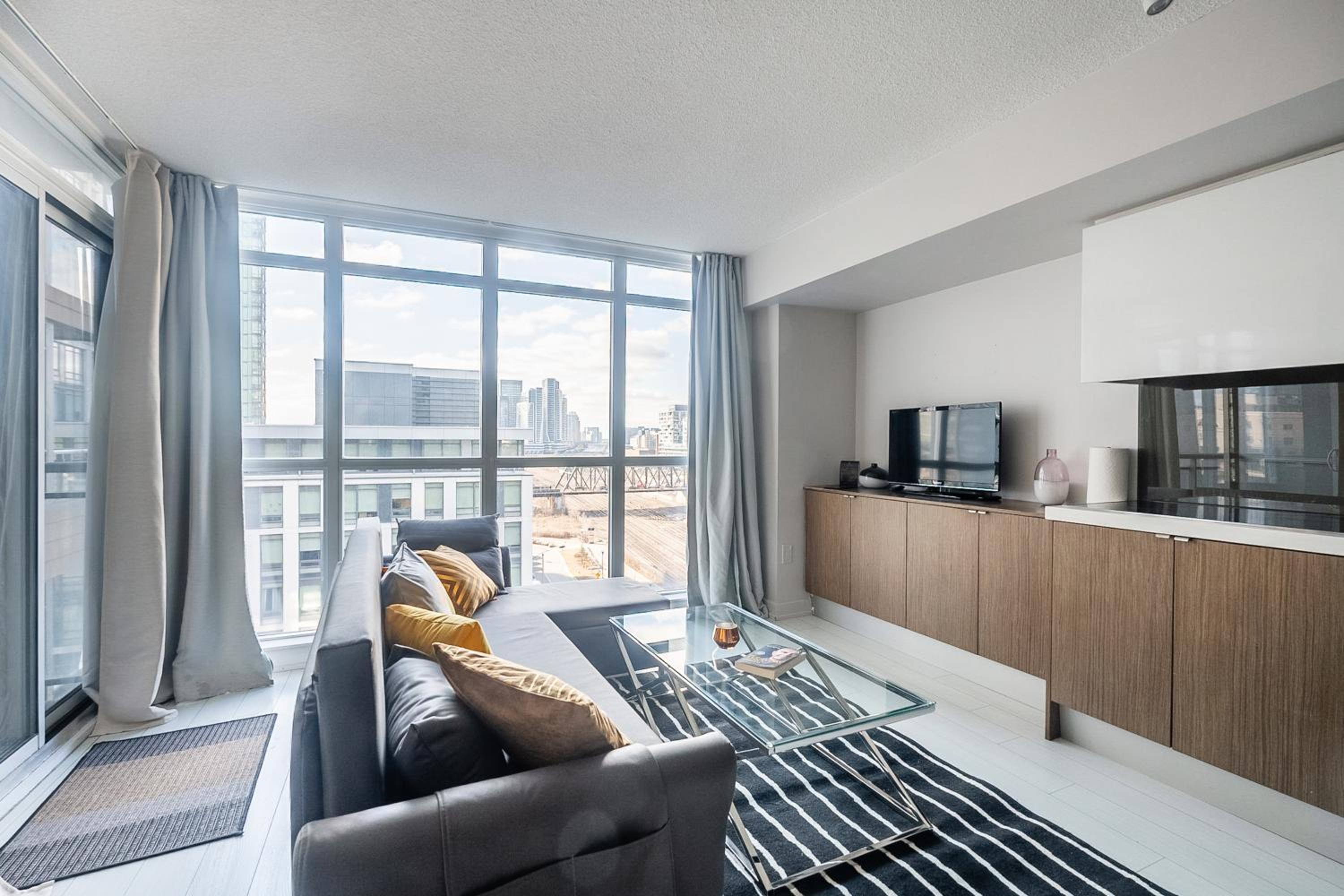 Bright 2 Bedroom 2 Bathroom Condo with Balcony Downtown Toronto
