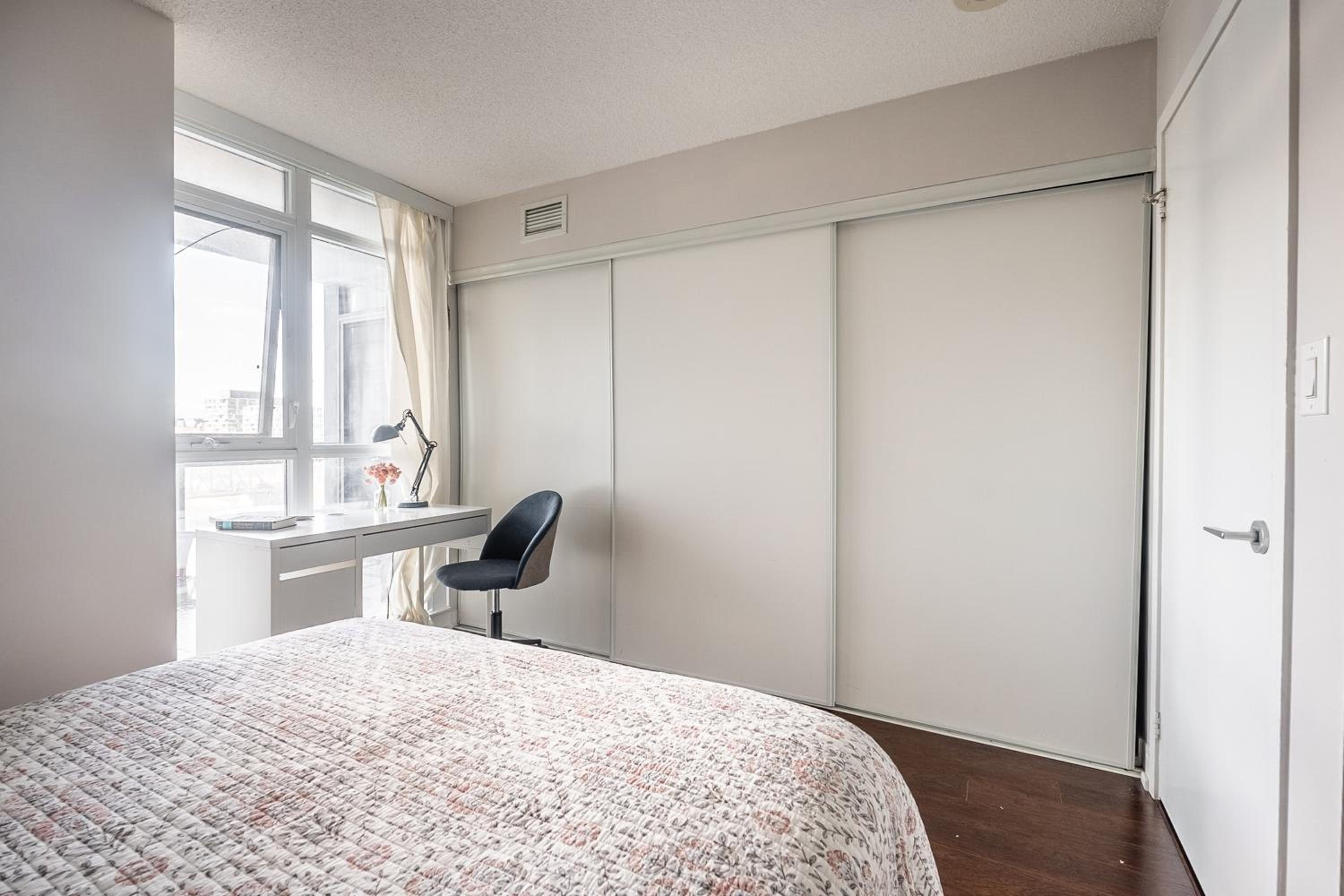 Bright 2 Bedroom 2 Bathroom Condo with Balcony Downtown Toronto