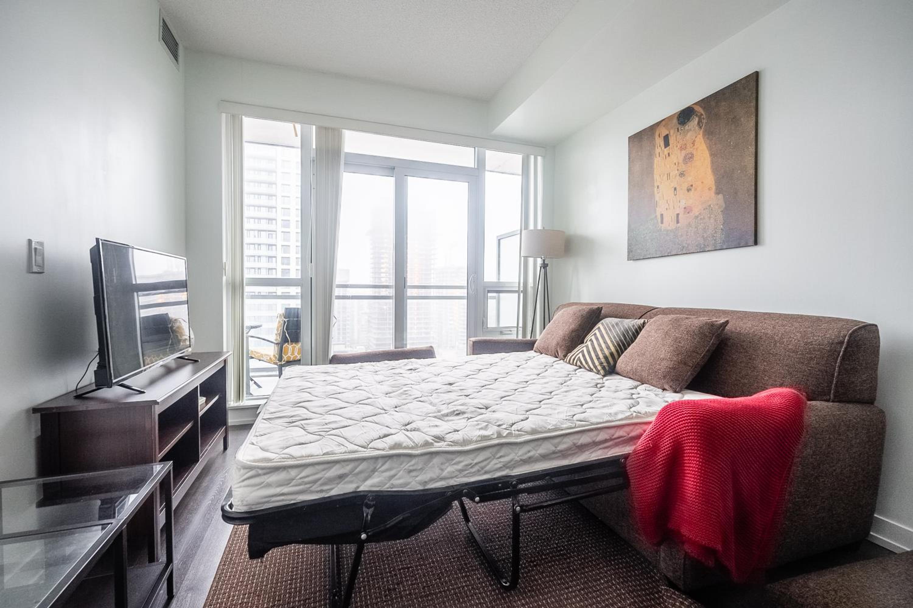 Modern 1 Bedroom Dunfield Ave Apartment