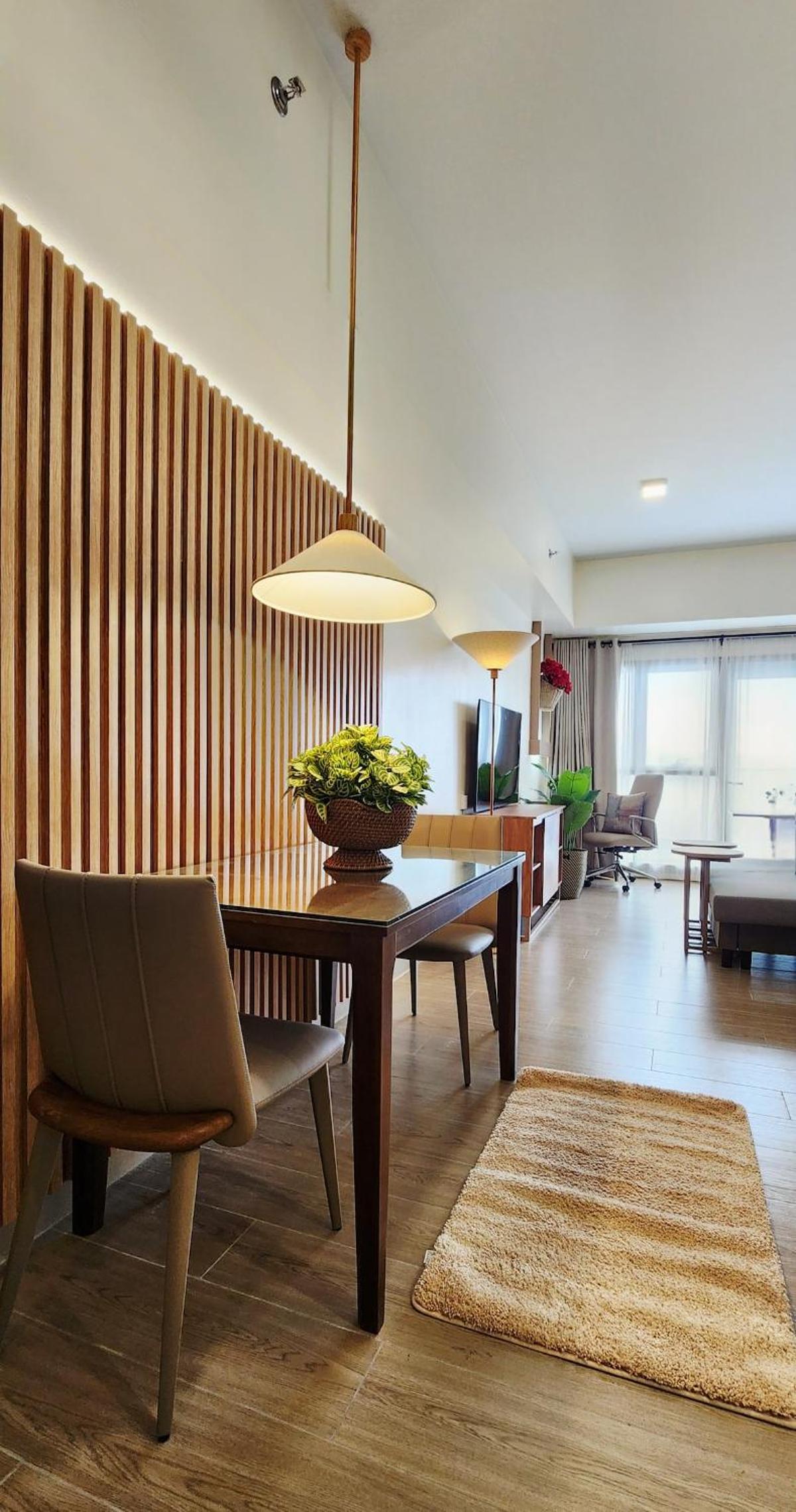 29c BGC Cozy Suite Steps Away From Major Malls with Paid Parking and Gym with Fast Wi-fi