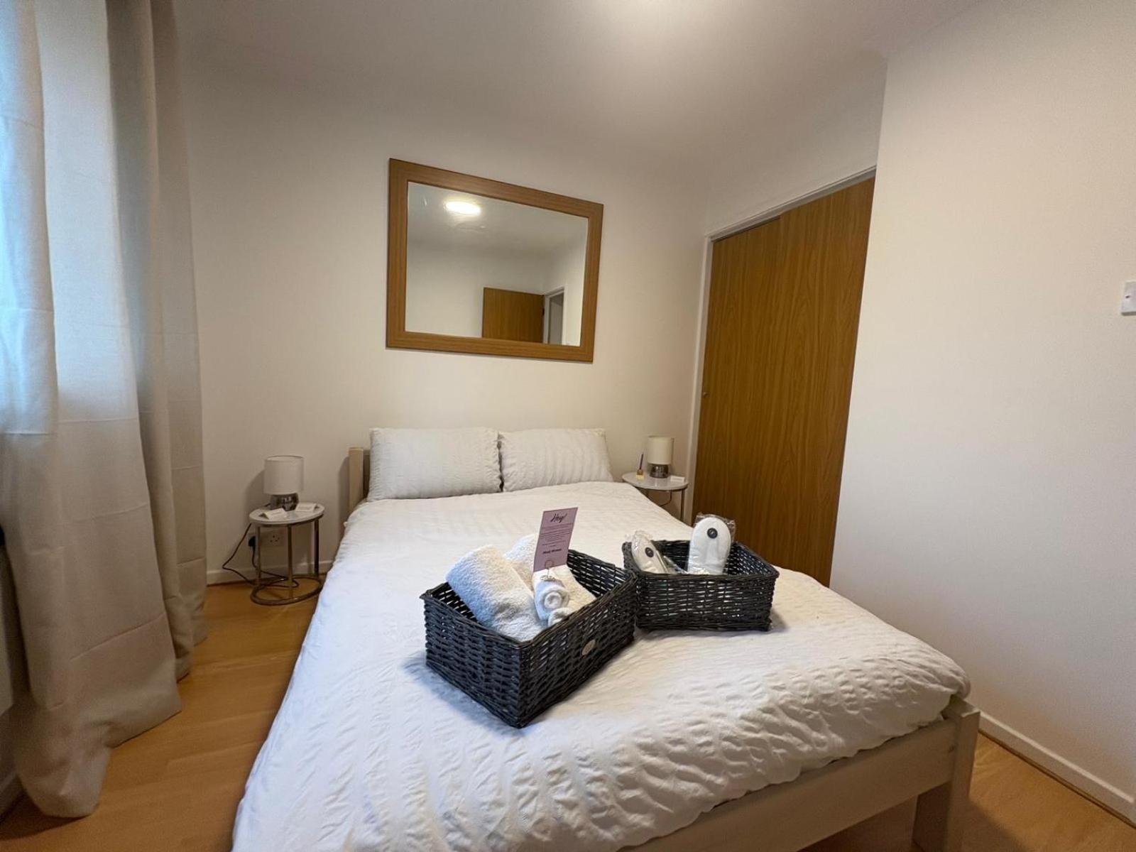 Misk Homes #3 Near Heathrow Airport, shops & Brunel University - Free Parking
