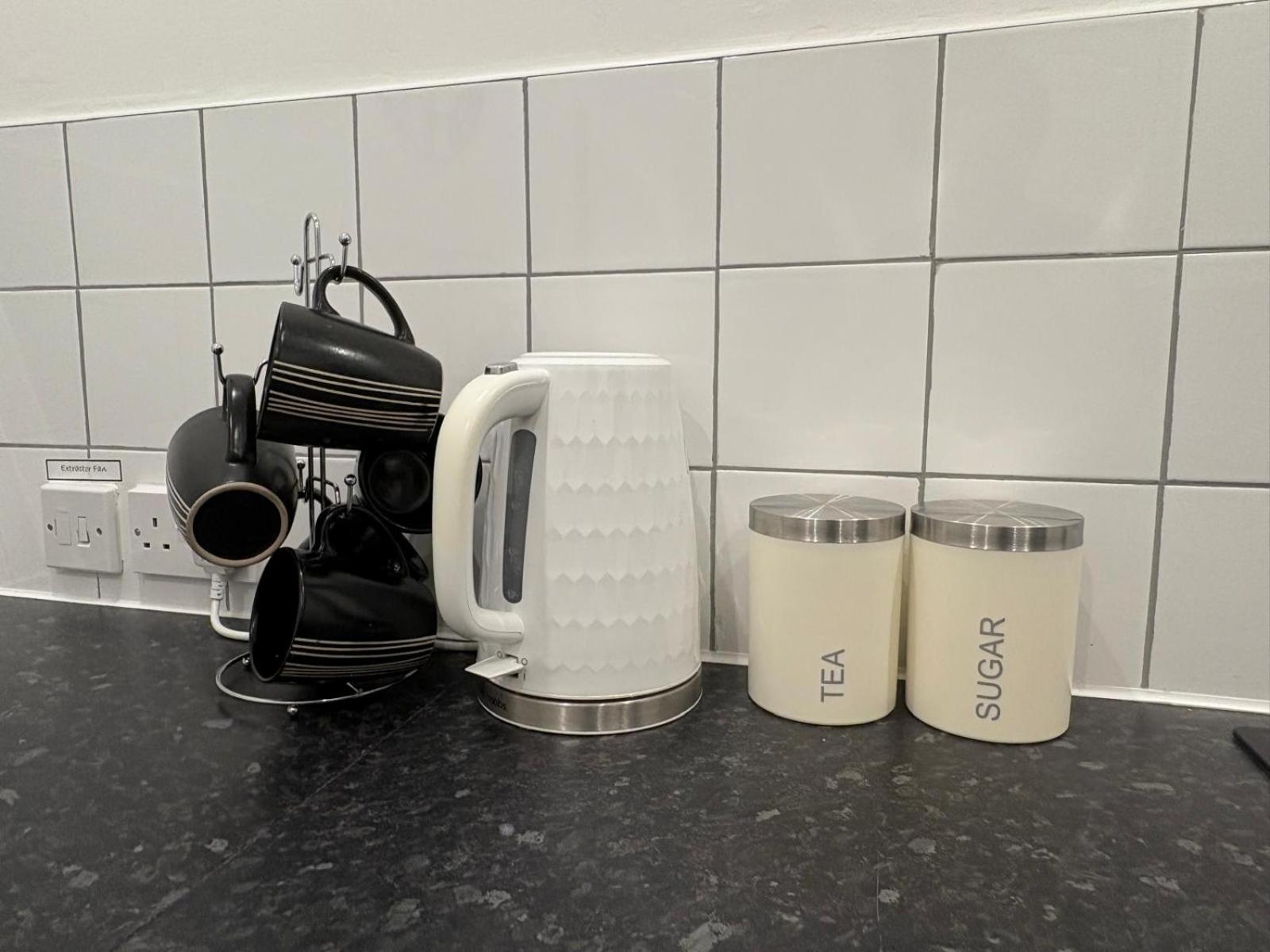 Misk Homes #3 Near Heathrow Airport, shops & Brunel University - Free Parking