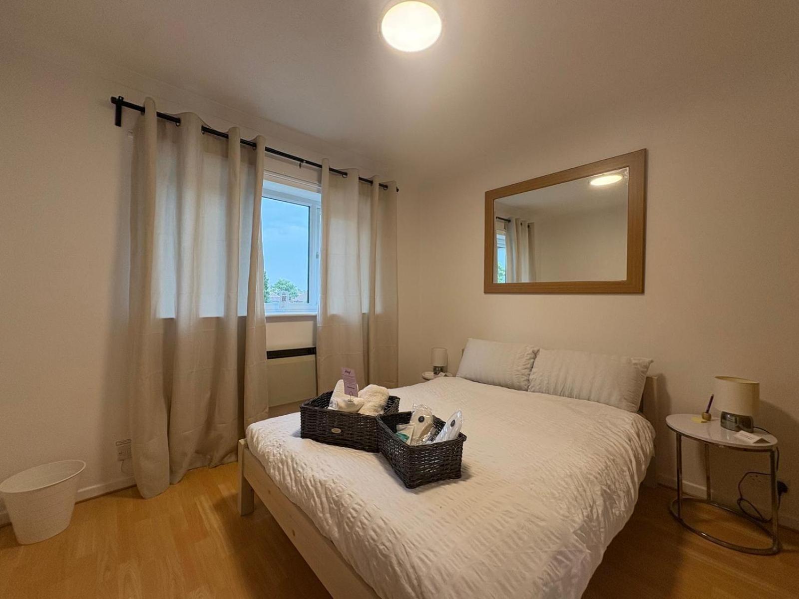 Misk Homes #3 Near Heathrow Airport, shops & Brunel University - Free Parking