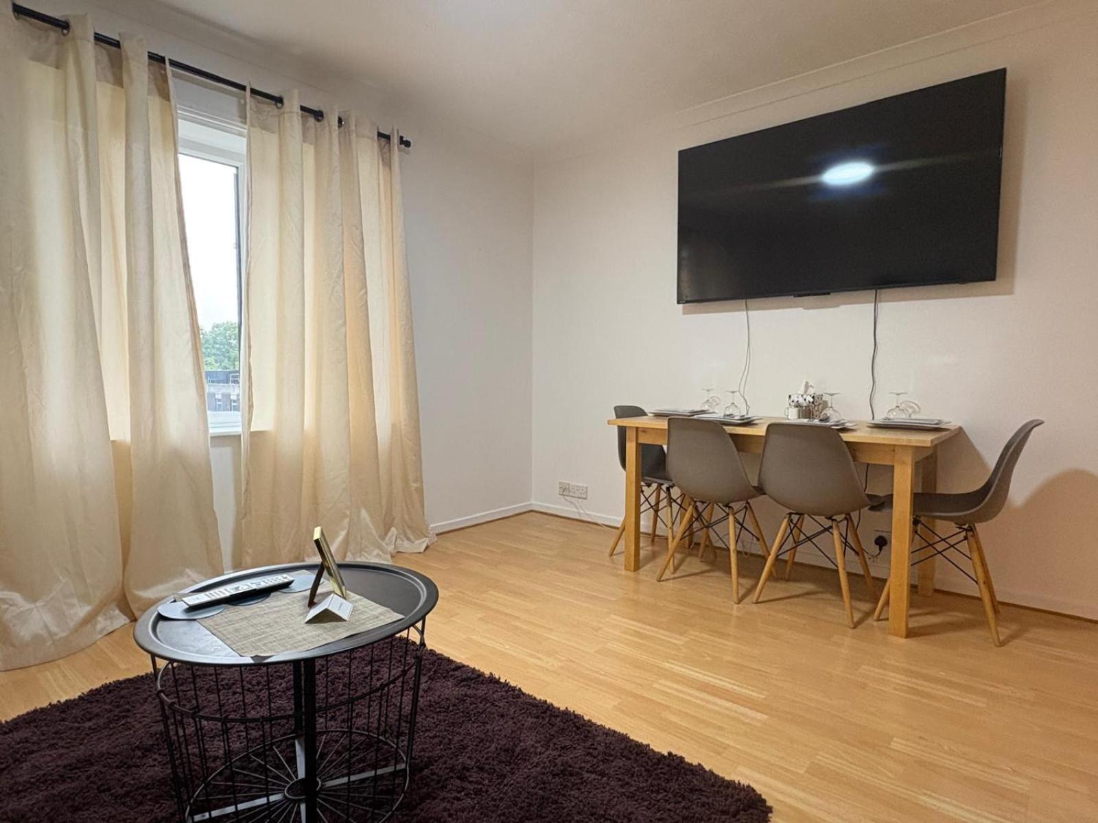 Misk Homes #3 Near Heathrow Airport, shops & Brunel University - Free Parking
