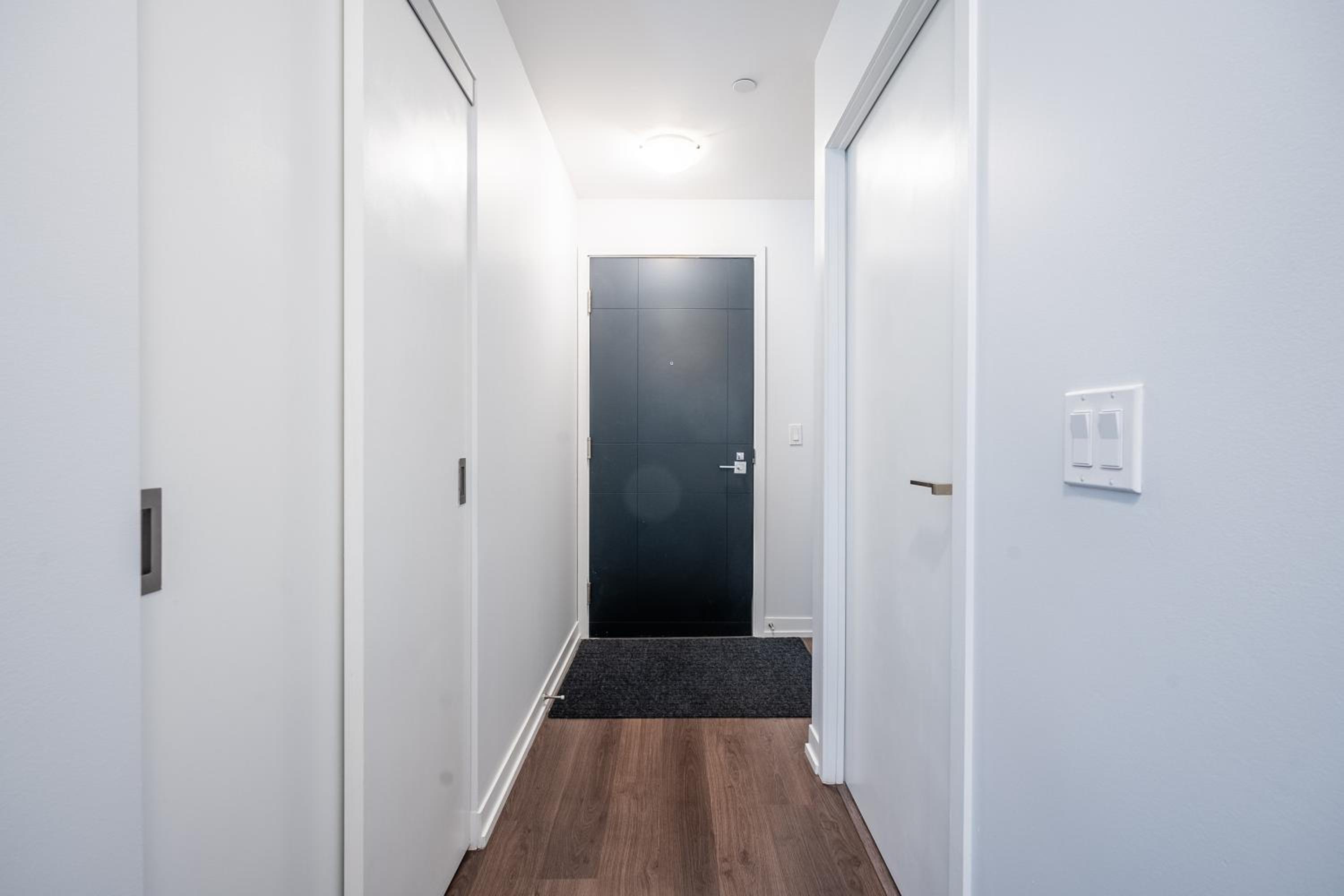 Modern Apartments 2BR 2BA Lillian St with Balcony