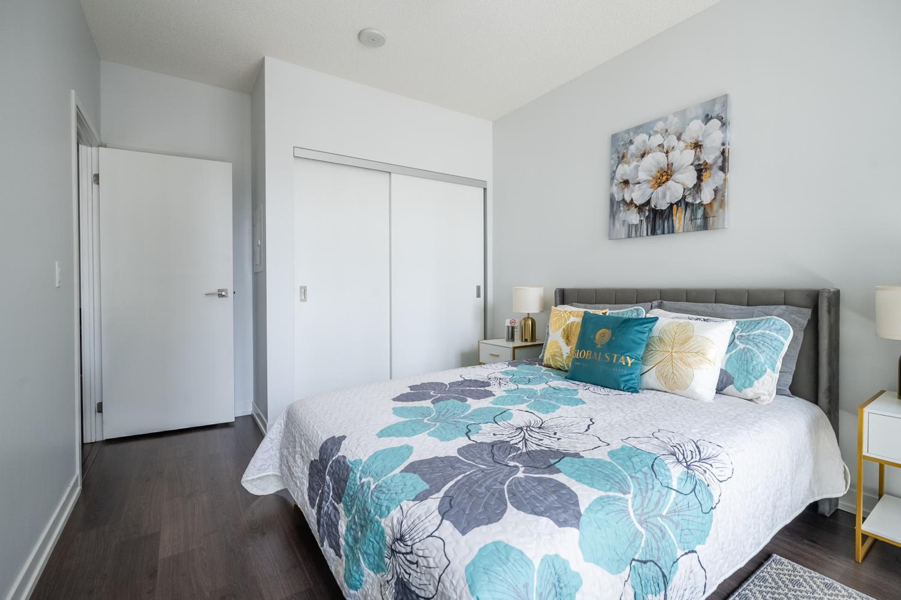 Modern Apartments 2BR 2BA Lillian St with Balcony