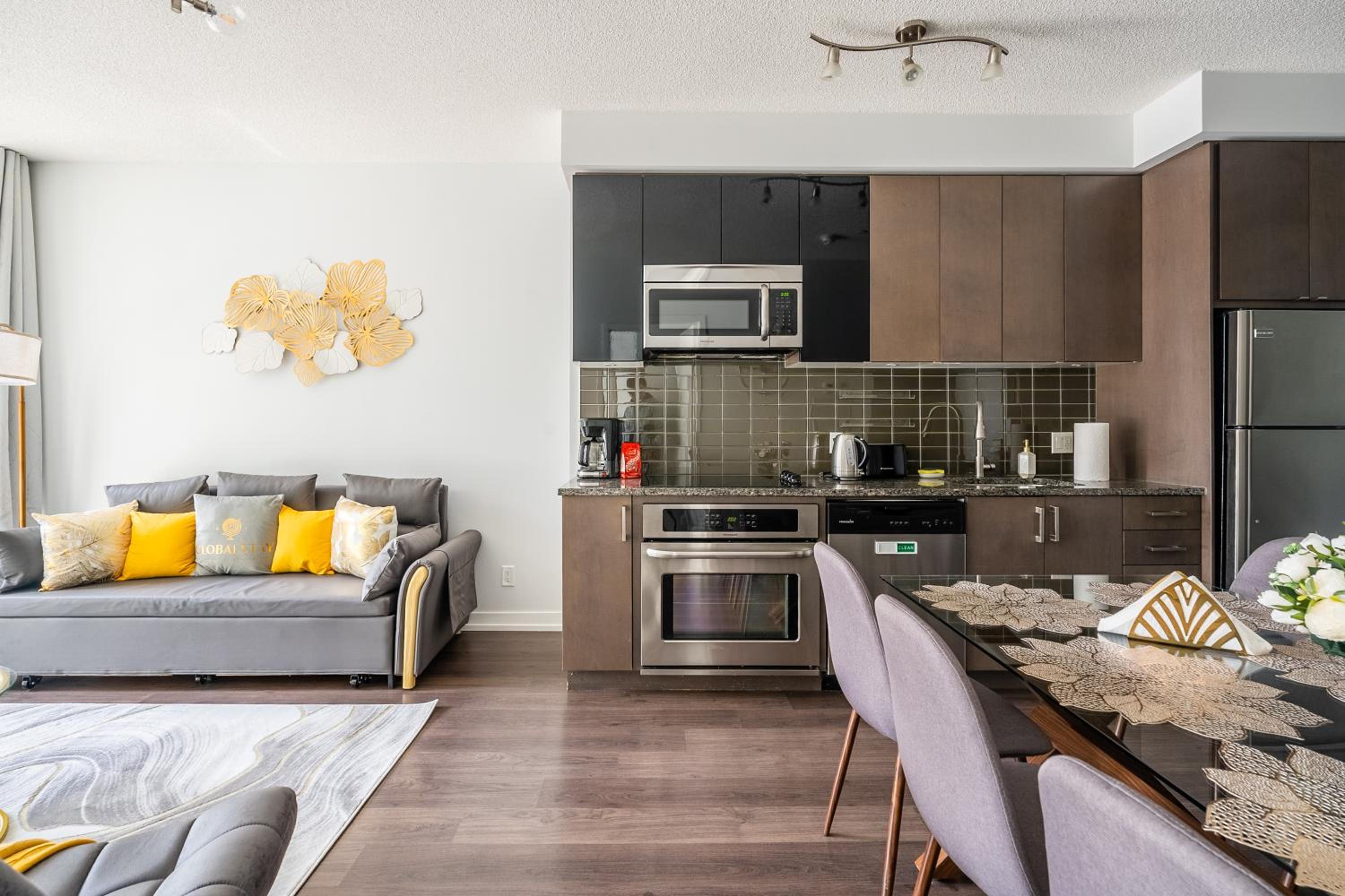Modern Apartments 2BR 2BA Lillian St with Balcony