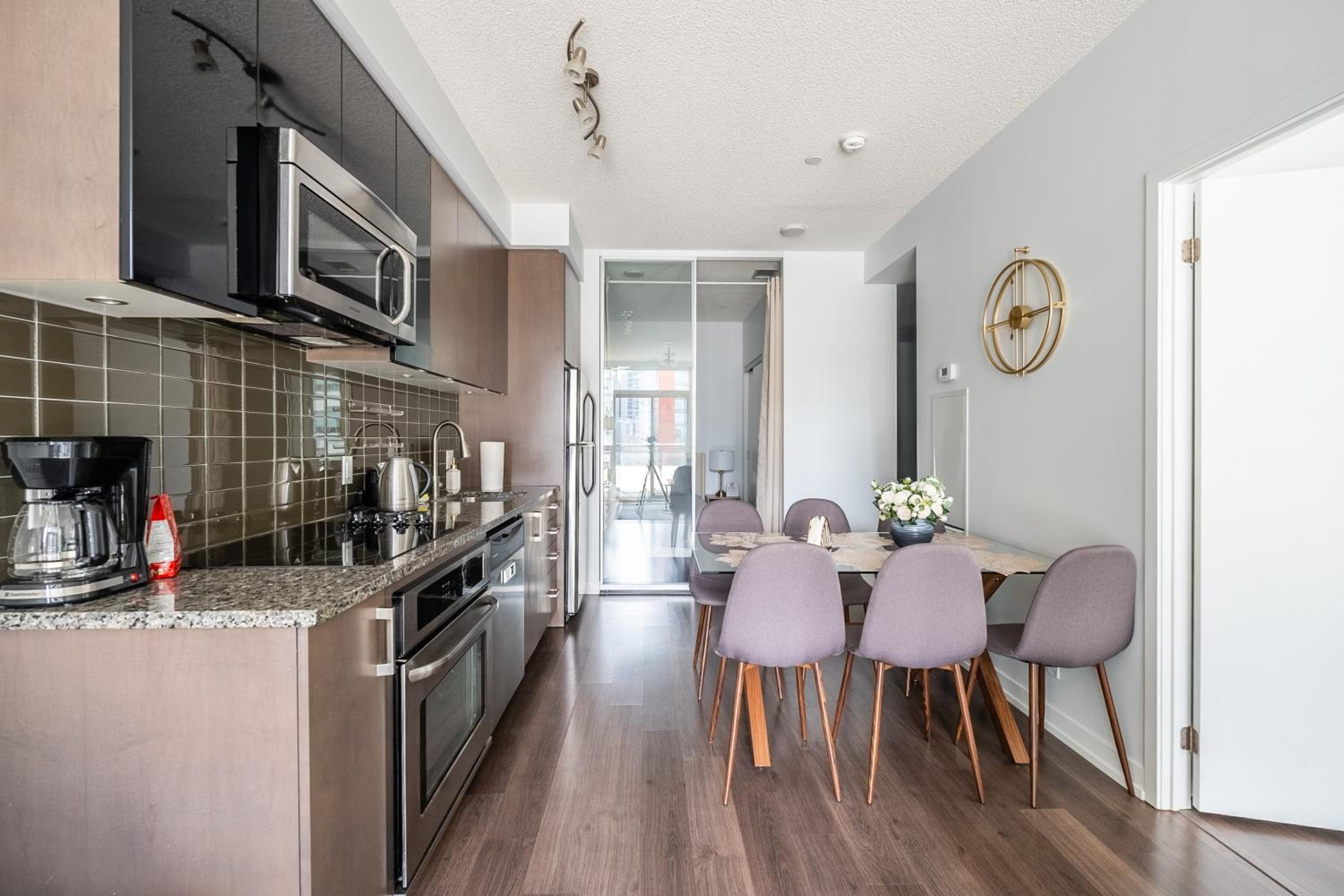 Modern Apartments 2BR 2BA Lillian St with Balcony