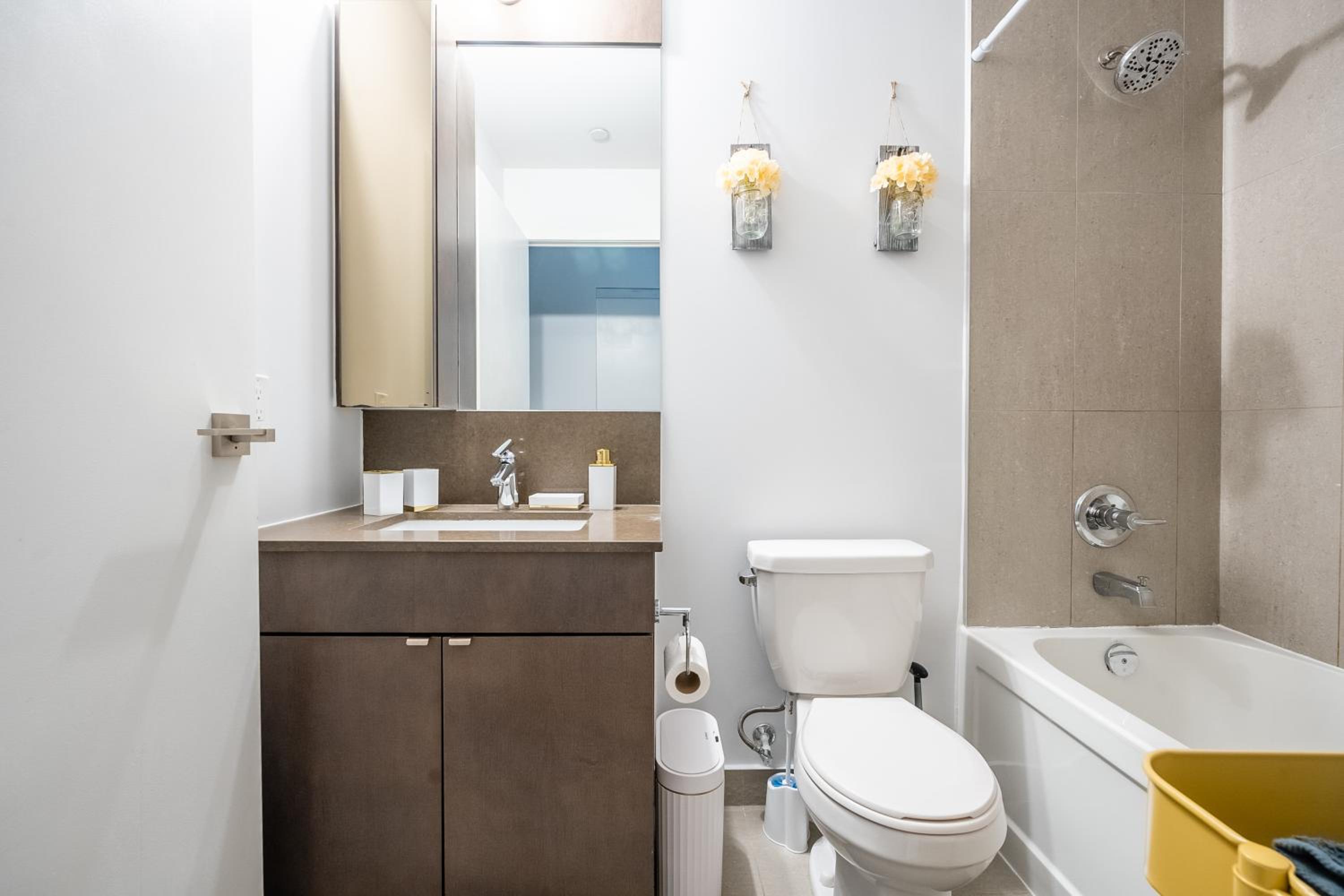 Modern Apartments 2BR 2BA Lillian St with Balcony