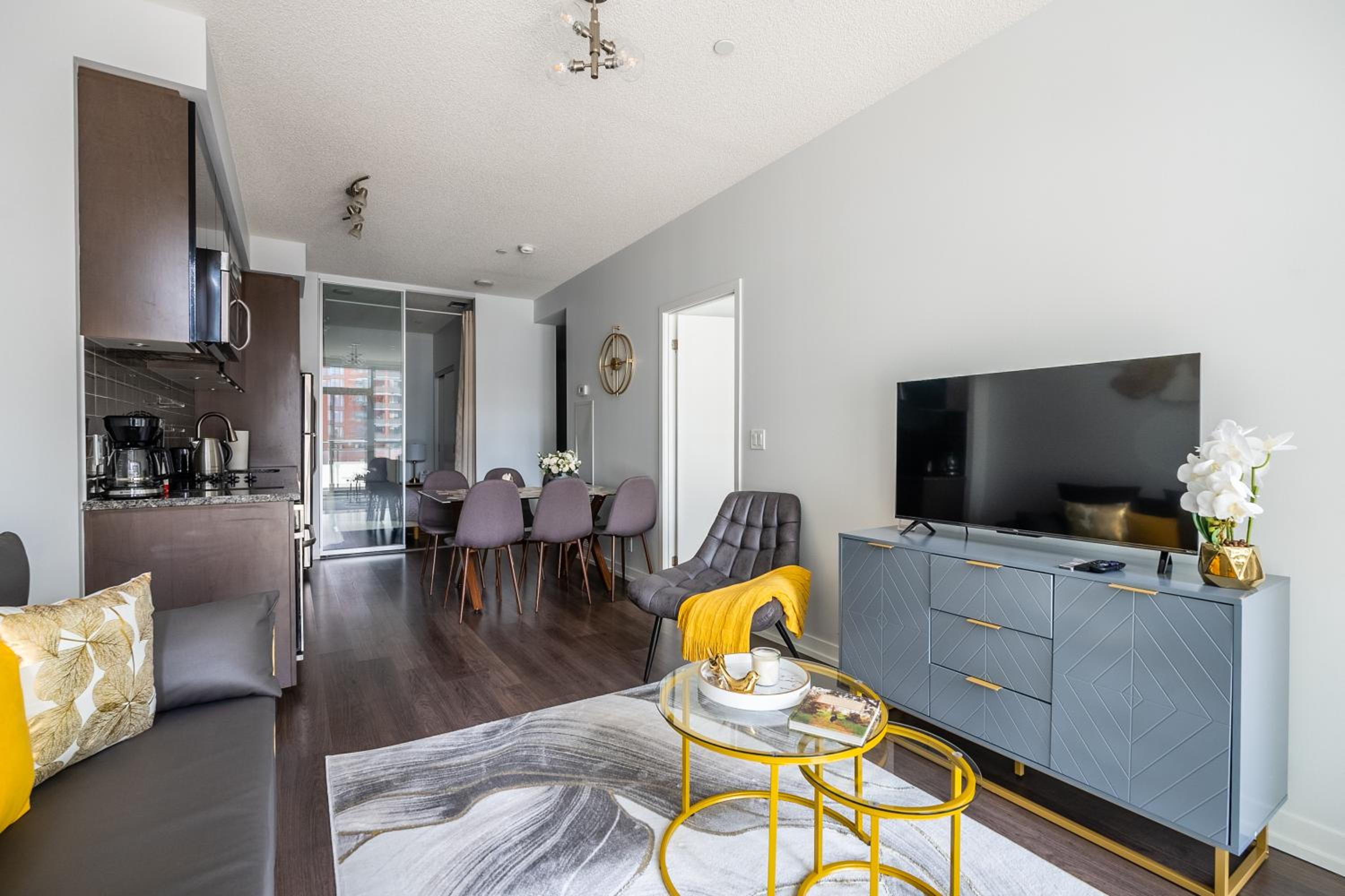 Modern Apartments 2BR 2BA Lillian St with Balcony