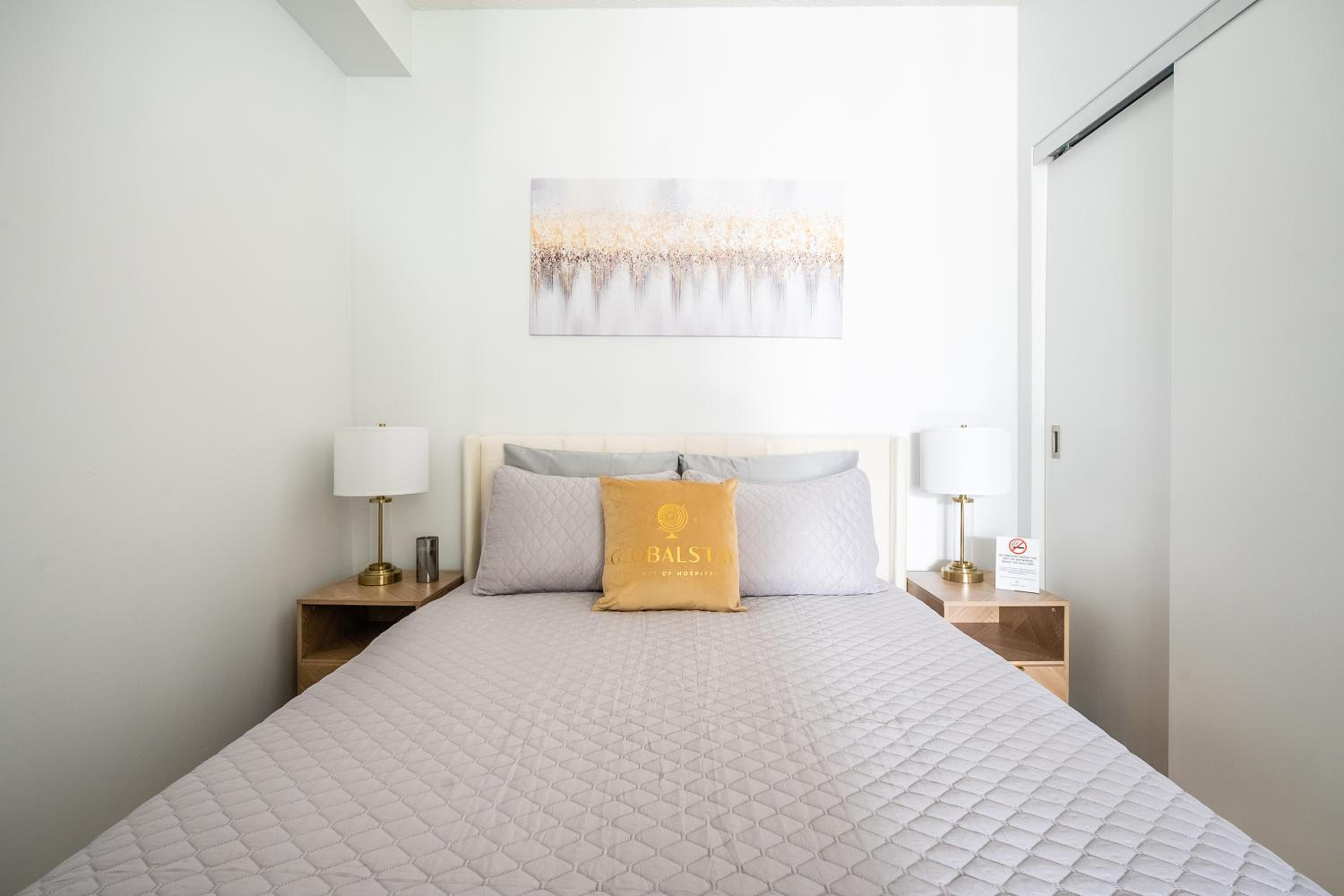 Modern Apartments 2BR 2BA Lillian St with Balcony