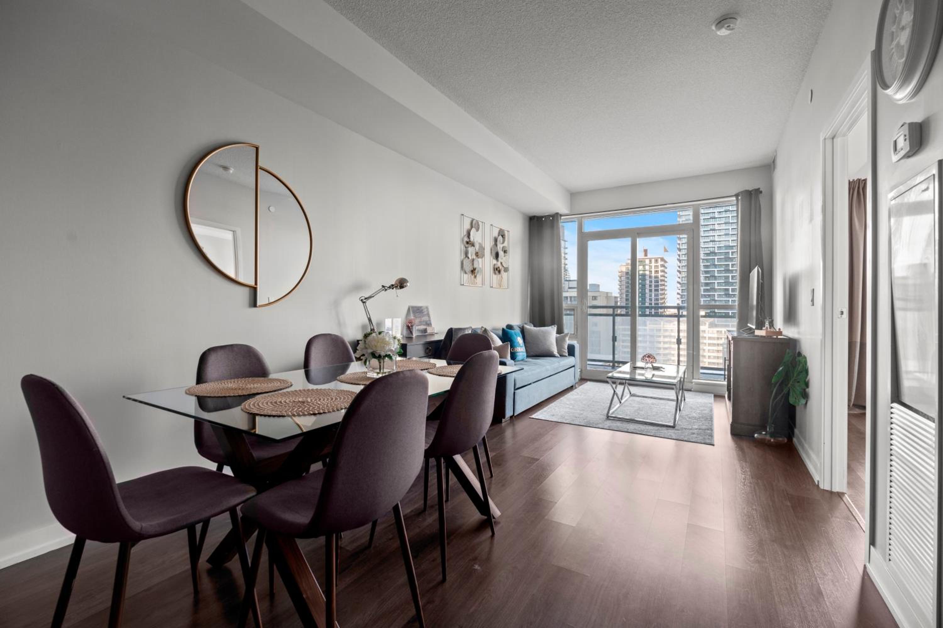 Modern 1Bd & Den Condo with Balcony Lillian St