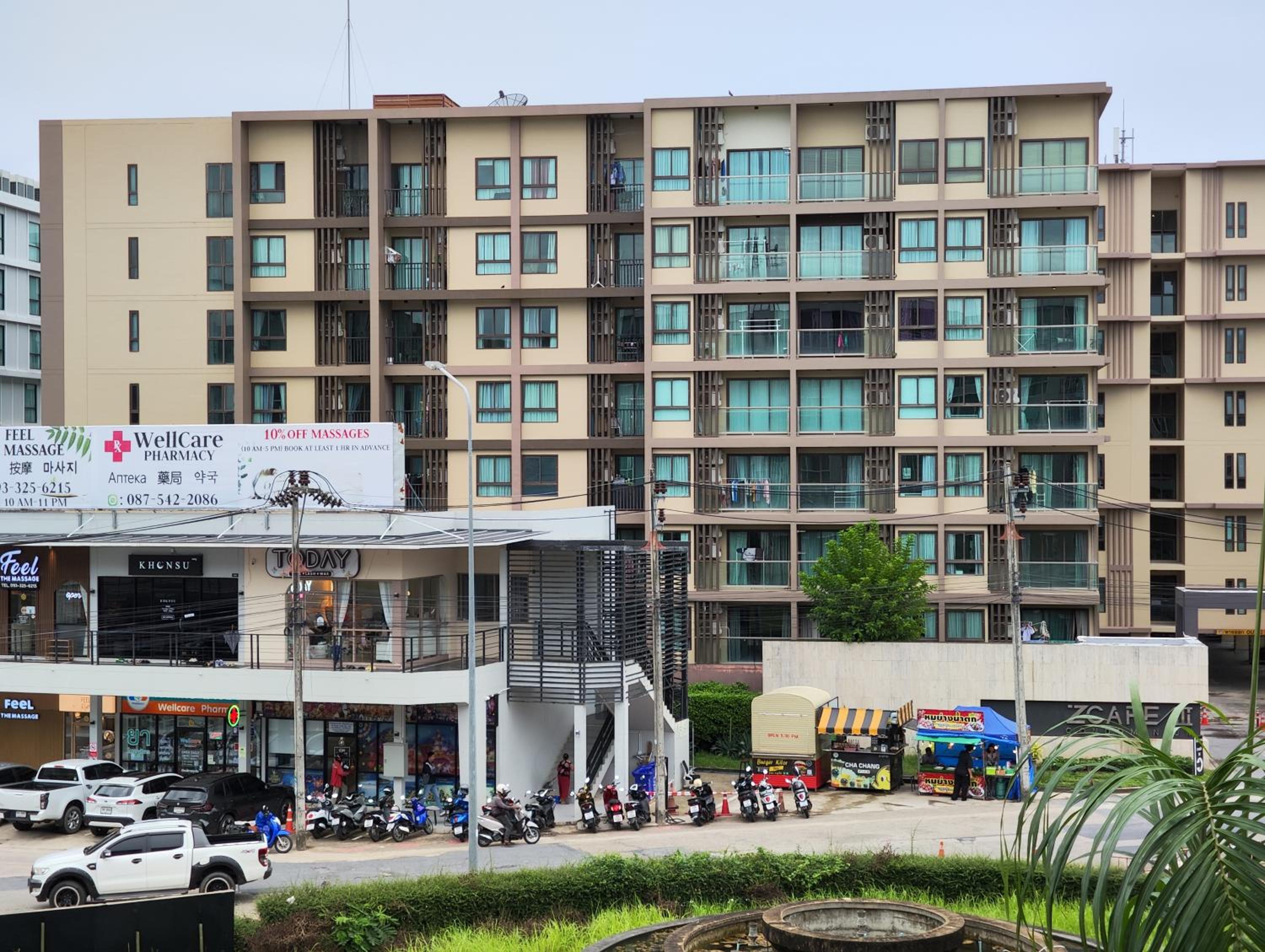 4 Floor - The Base Downtown Condominium next to Central Shopping Mall