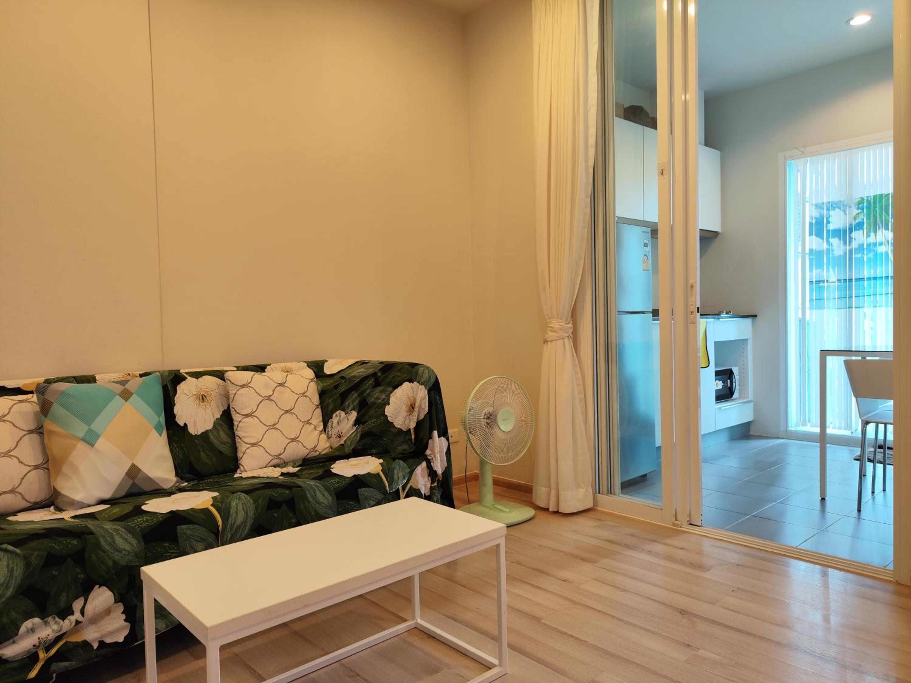 4 Floor - The Base Downtown Condominium next to Central Shopping Mall