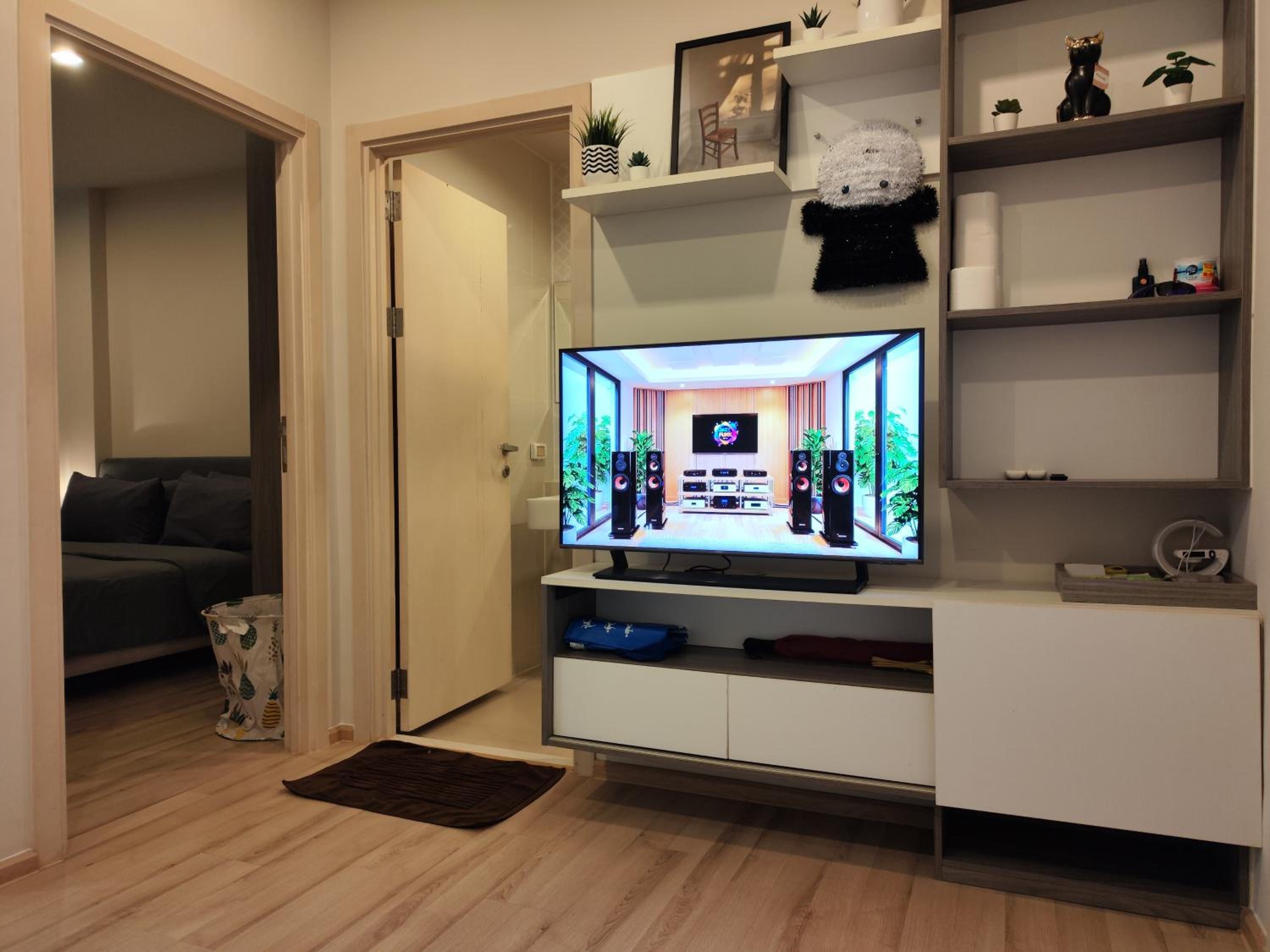 4 Floor - The Base Downtown Condominium next to Central Shopping Mall