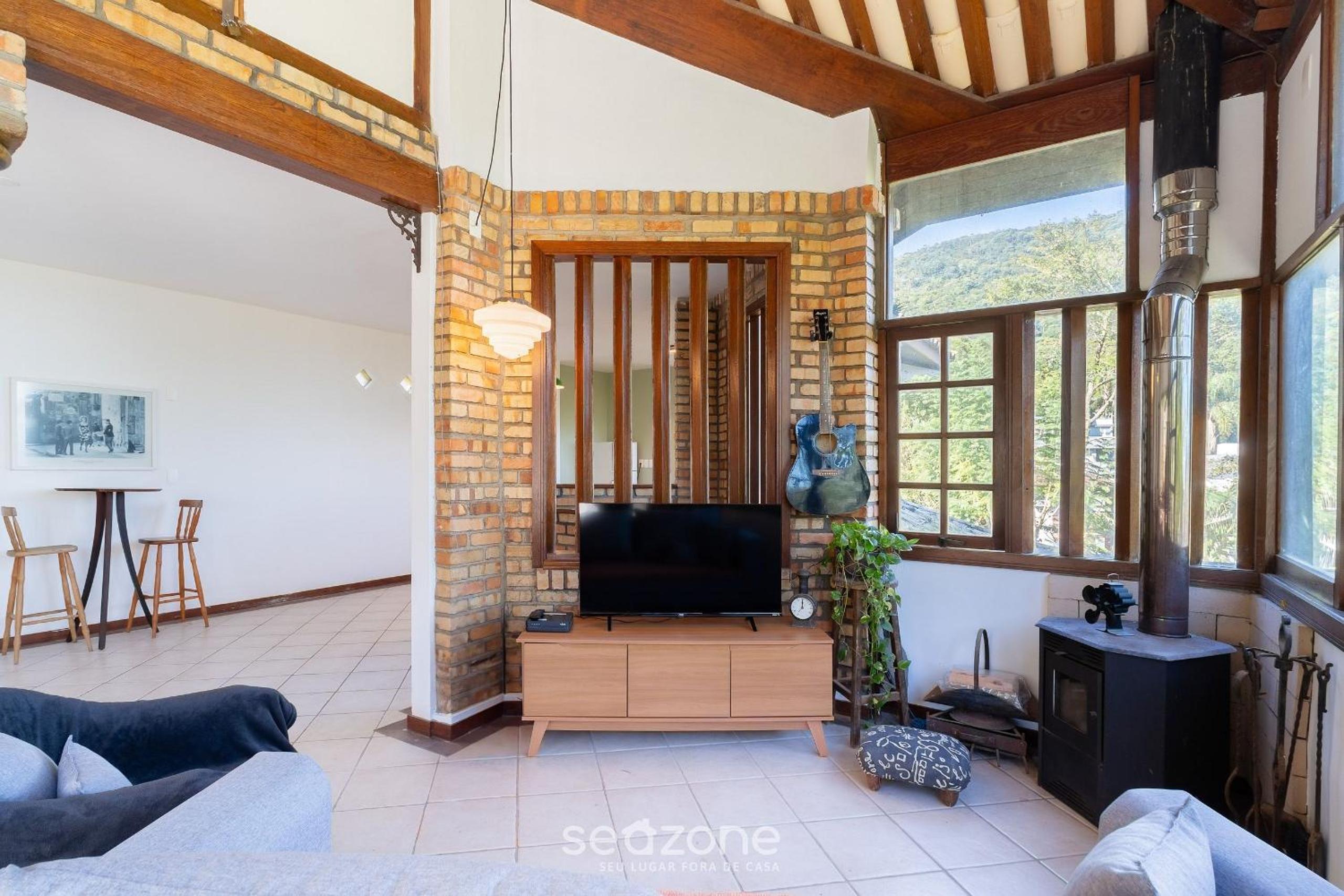 House with BBQ 550m from the Beach GSS0488