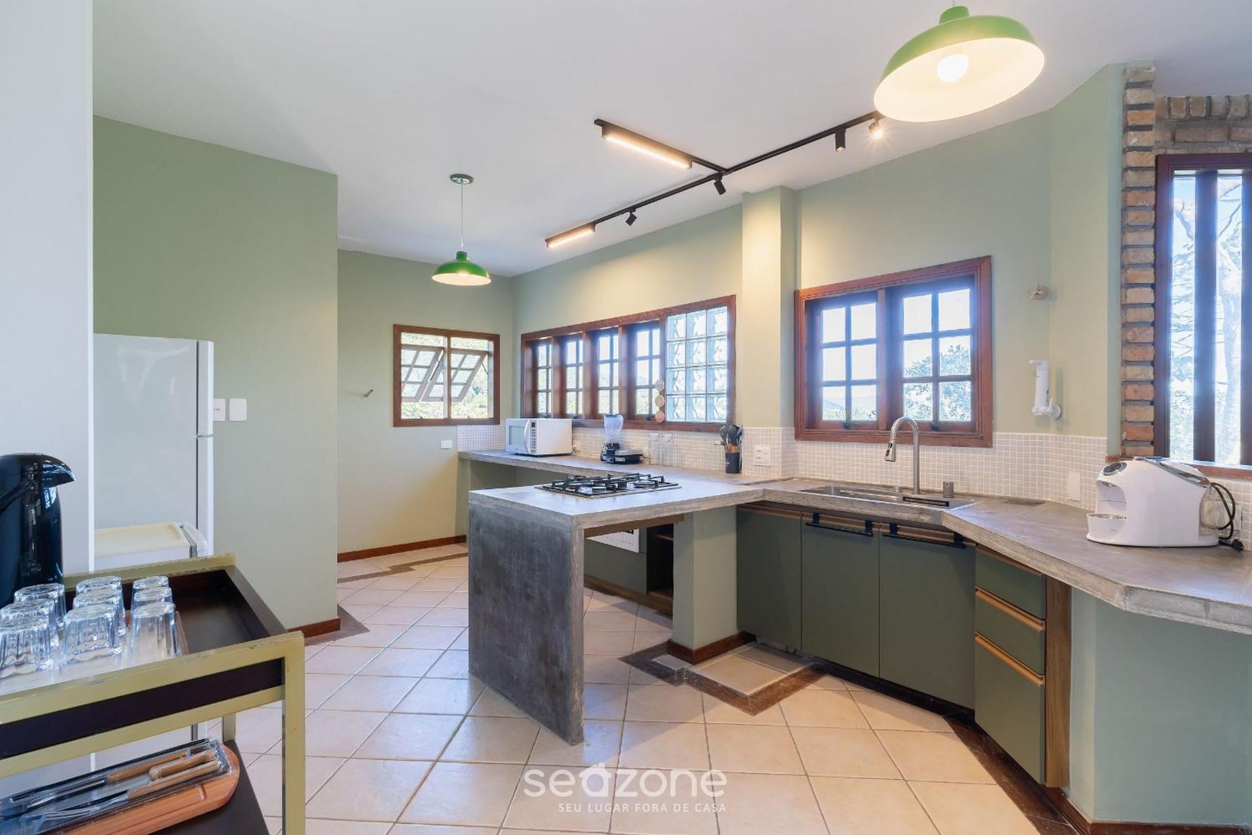House with BBQ 550m from the Beach GSS0488