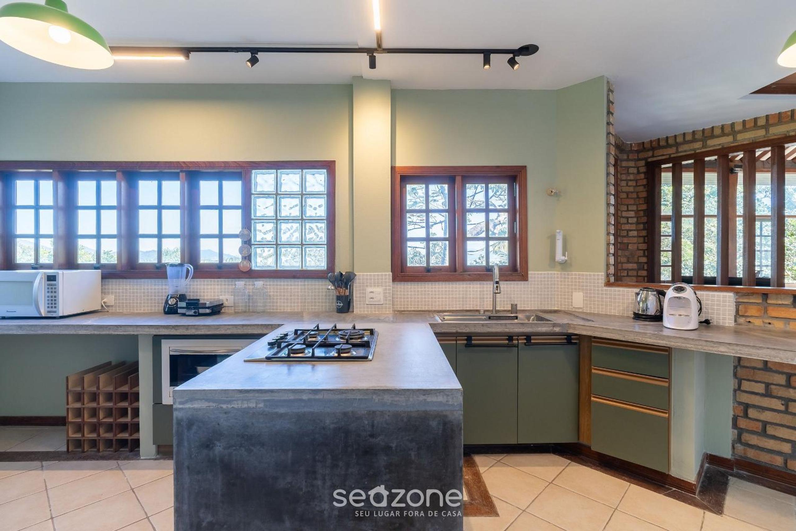 House with BBQ 550m from the Beach GSS0488