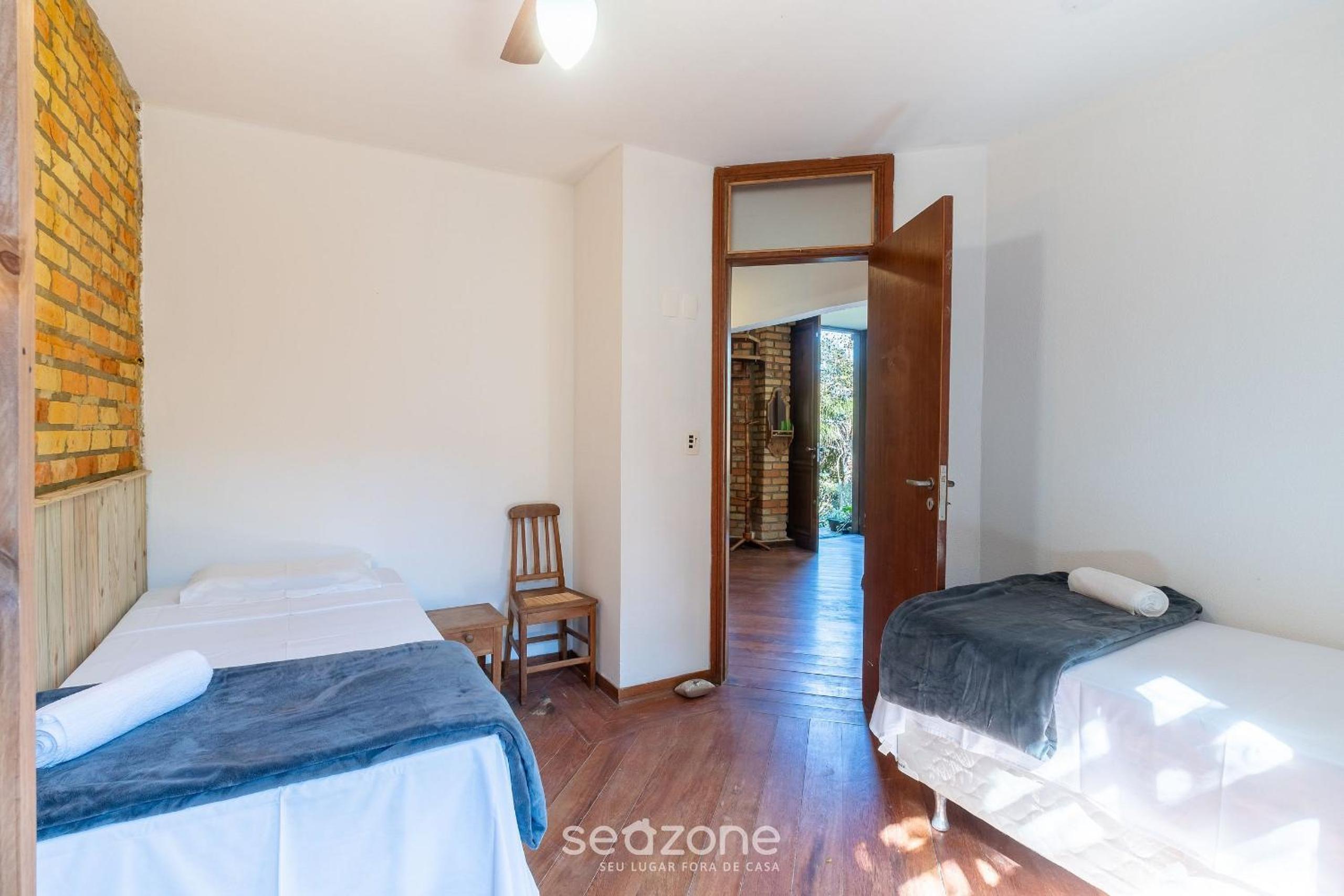 House with BBQ 550m from the Beach GSS0488