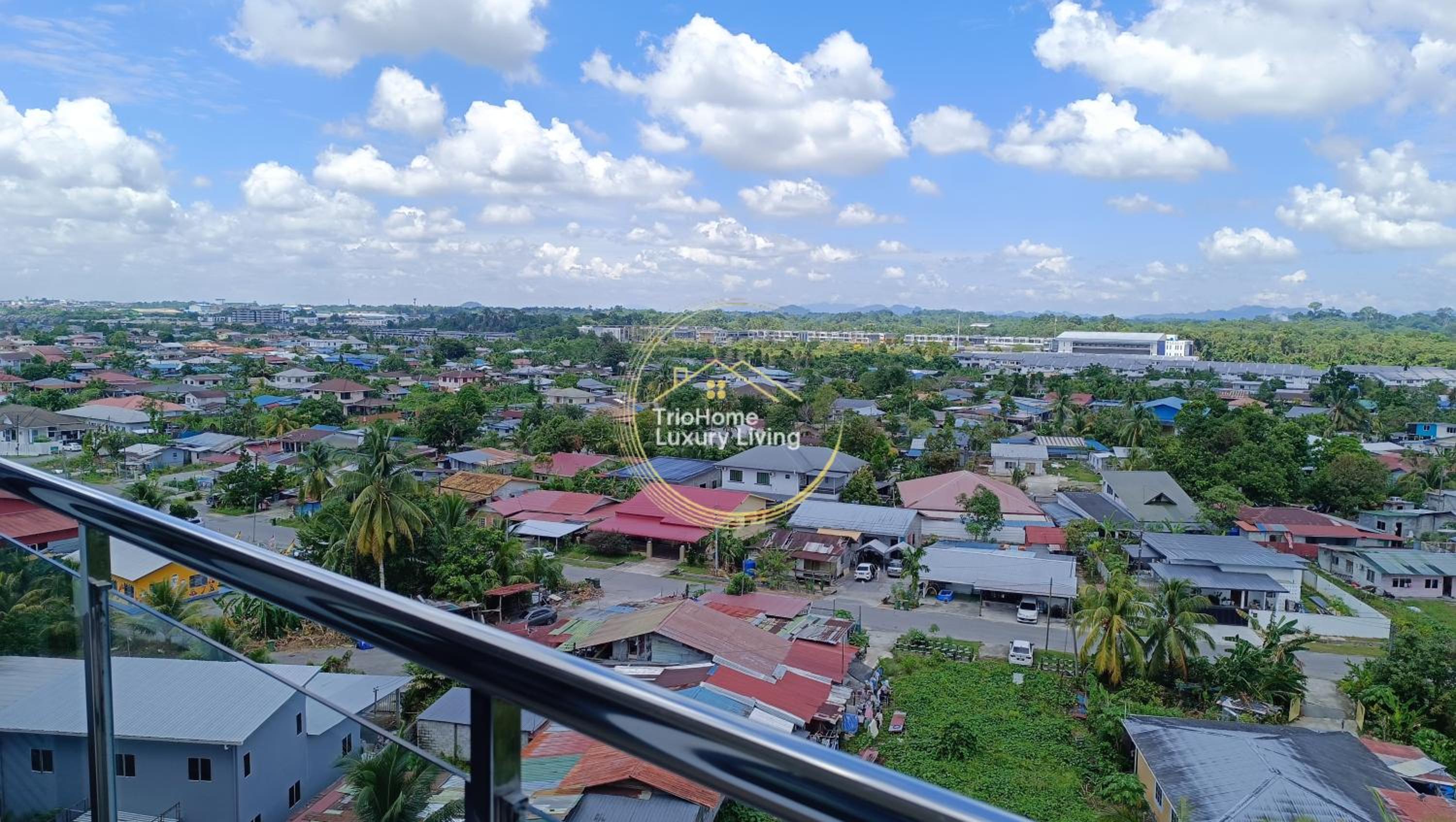 Kuching Homestay 8th Floor Mountain View