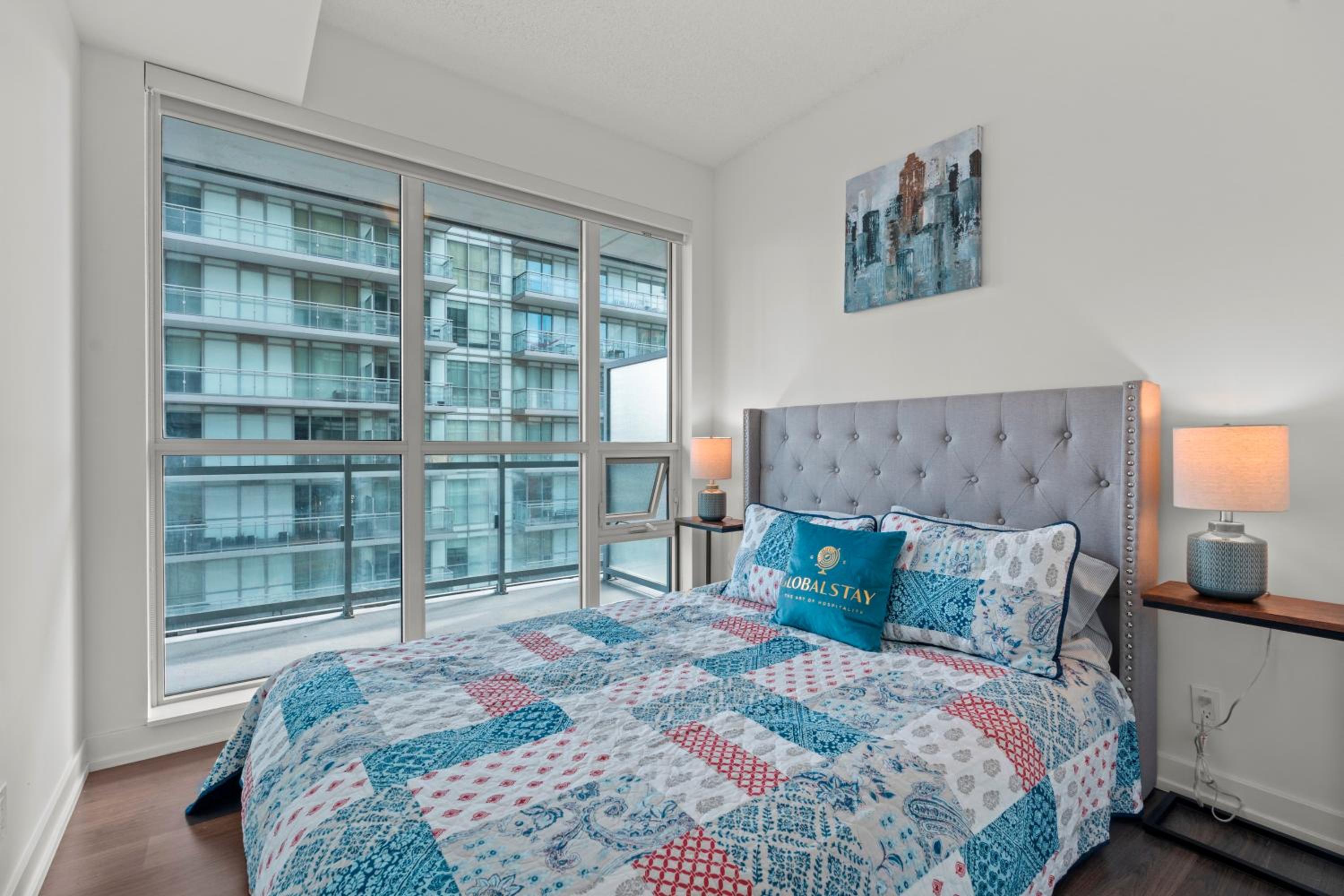 Cozy 2 Bedroom Dunfield Ave Apartment