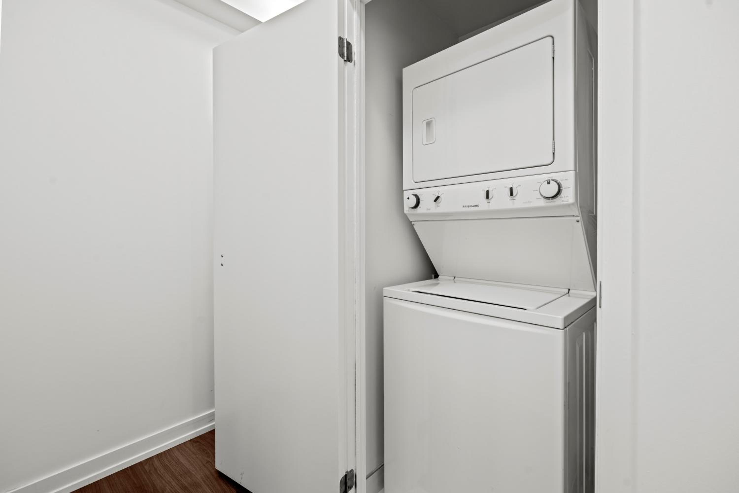 Cozy 2 Bedroom Dunfield Ave Apartment