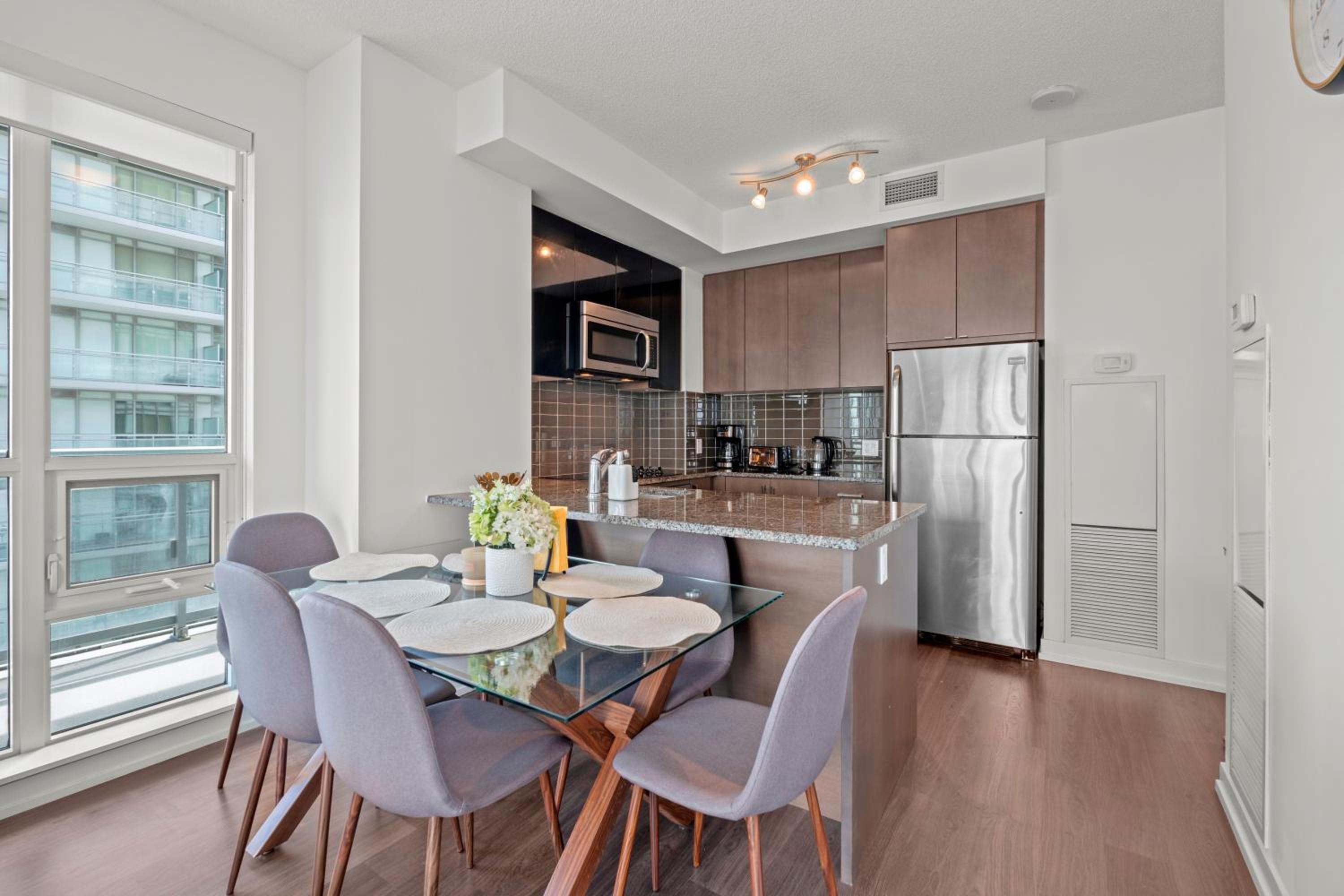 Cozy 2 Bedroom Dunfield Ave Apartment