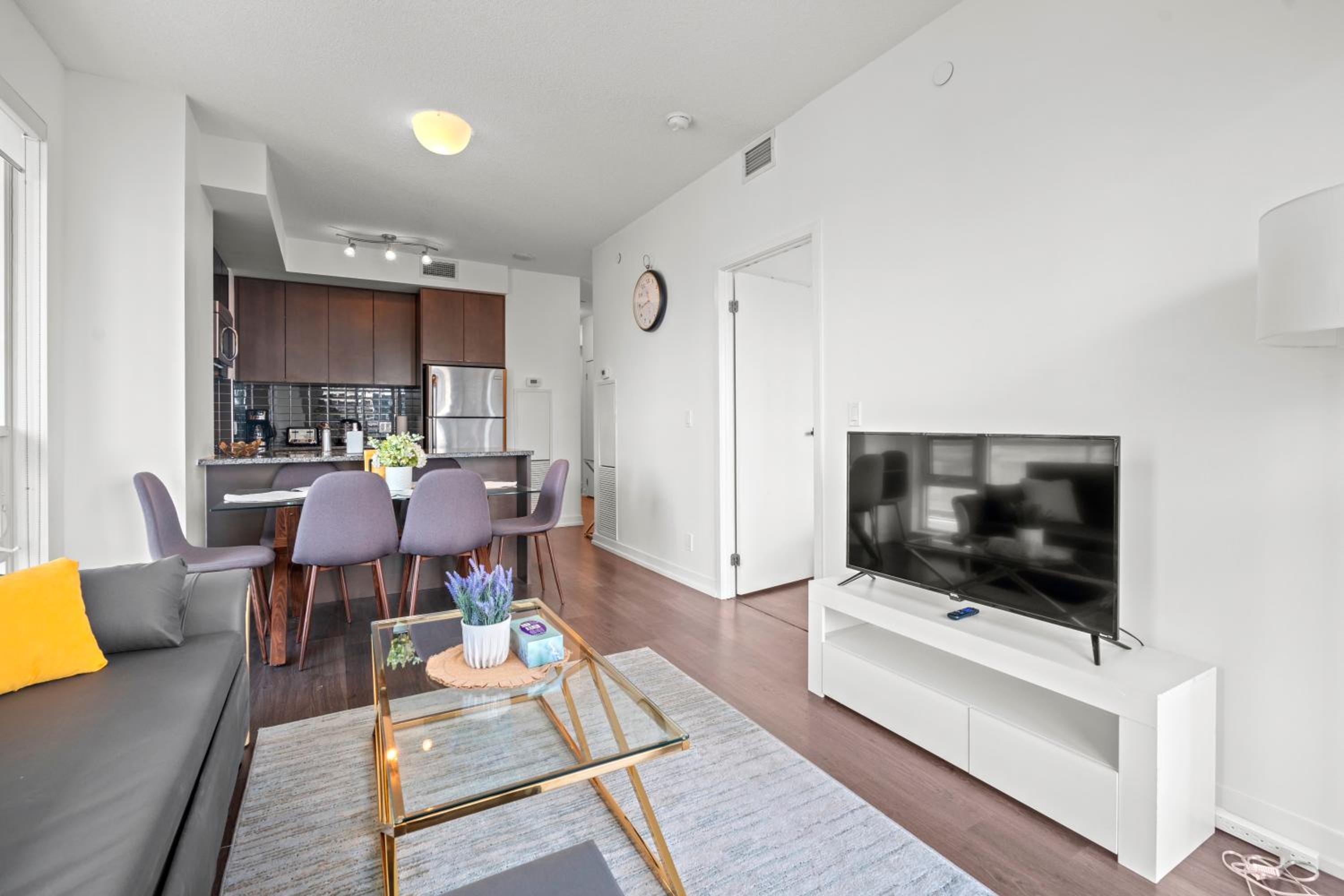 Cozy 2 Bedroom Dunfield Ave Apartment