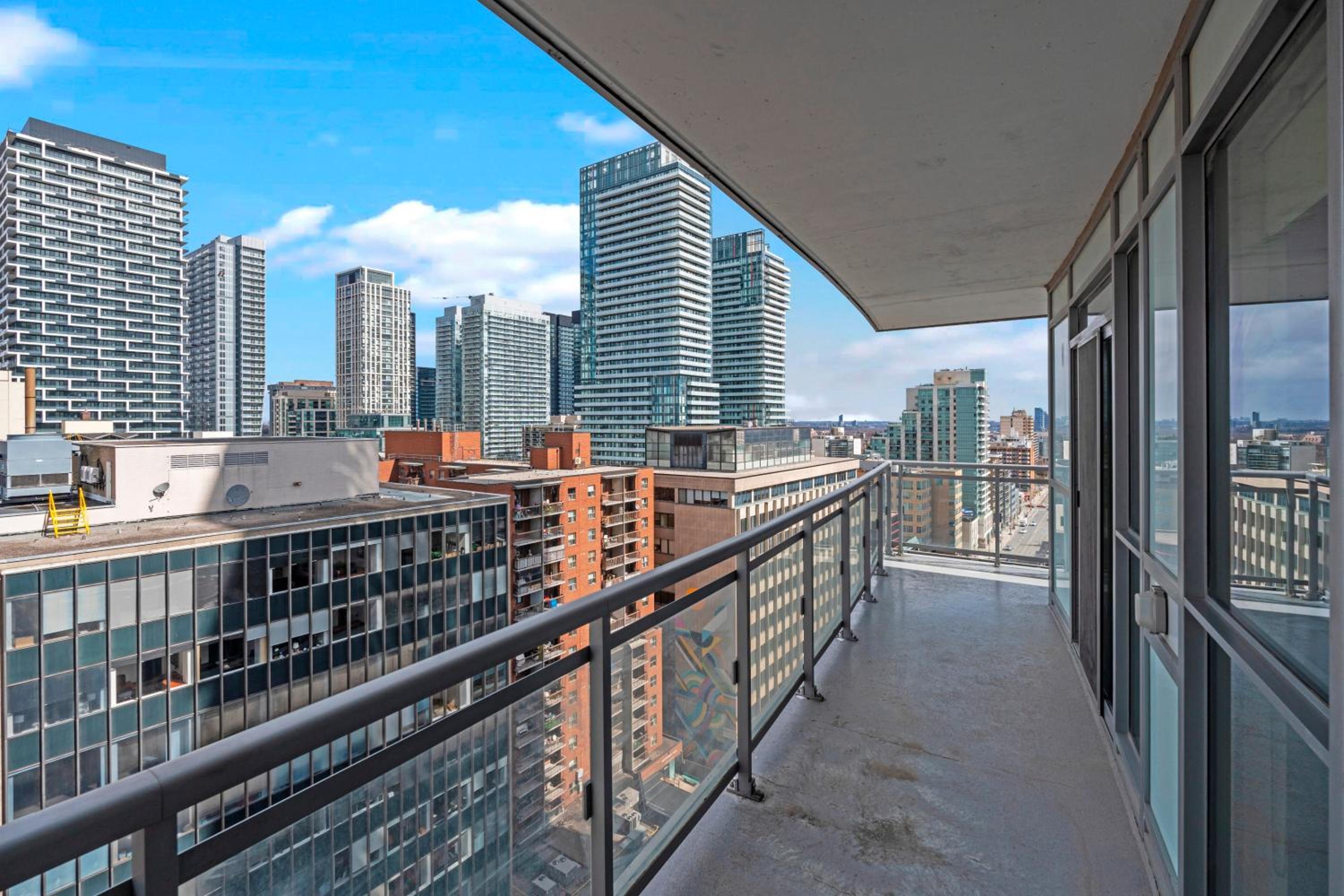 Cozy 2 Bedroom Dunfield Ave Apartment
