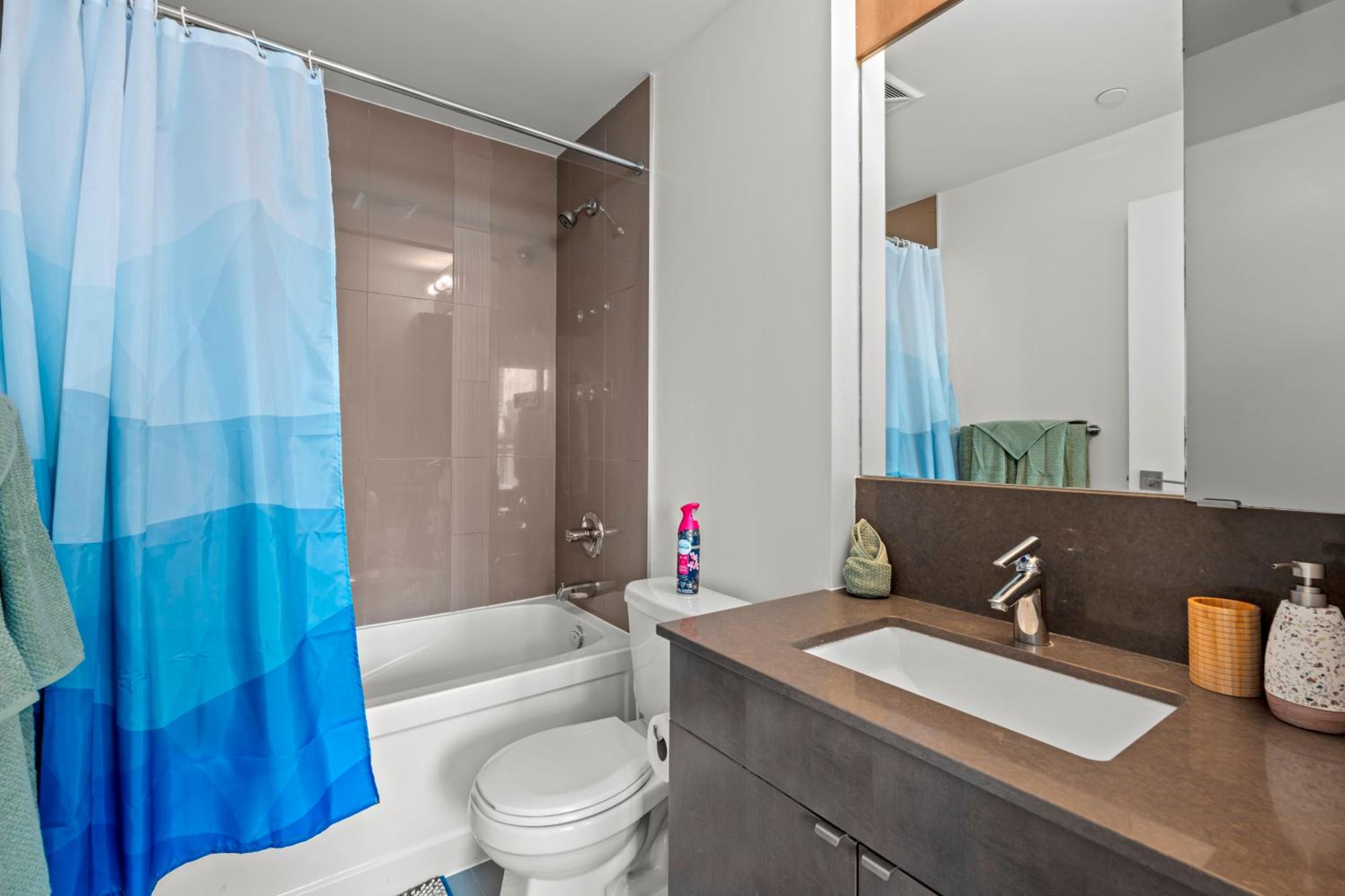 Cozy 2 Bedroom Dunfield Ave Apartment