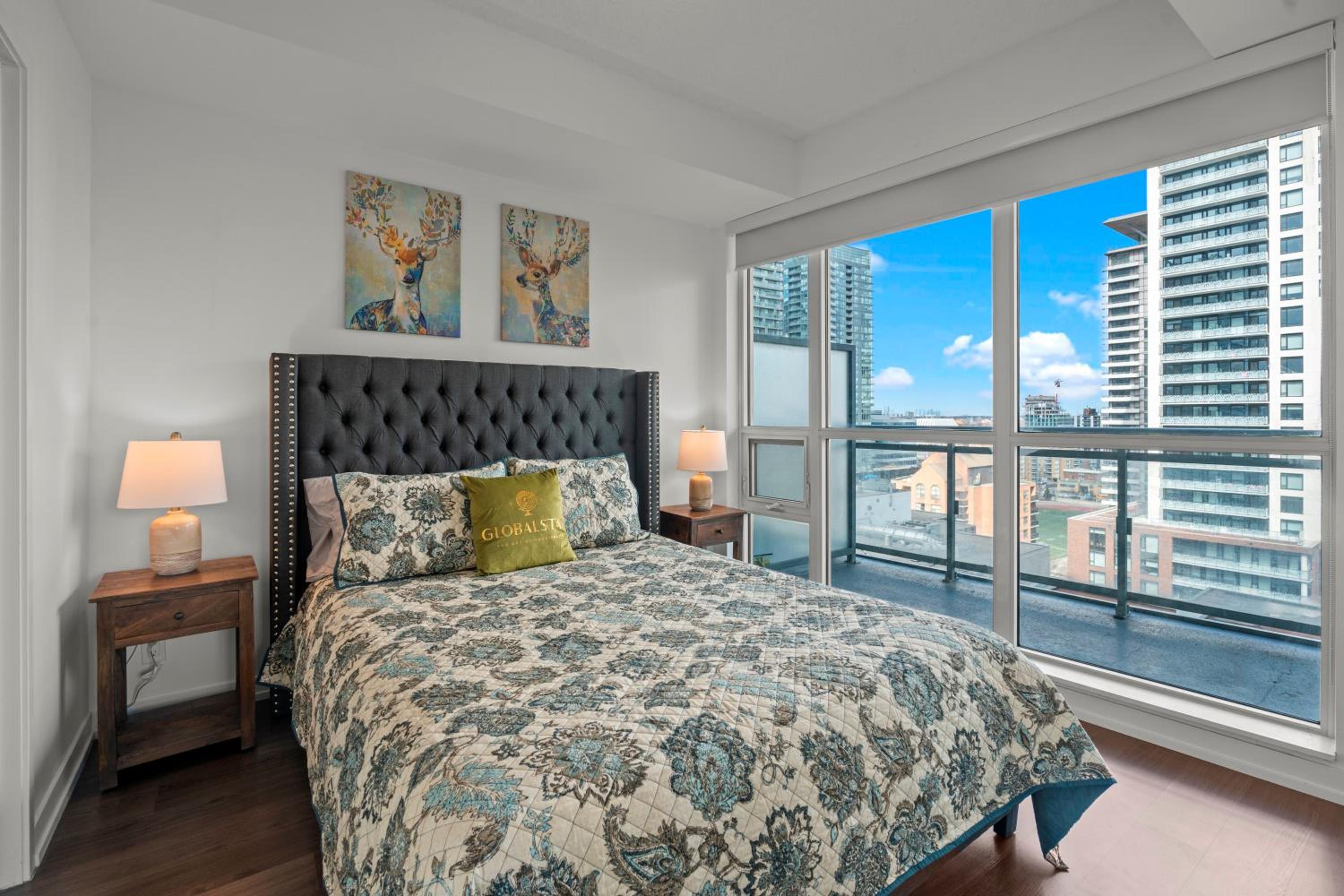 Cozy 2 Bedroom Dunfield Ave Apartment