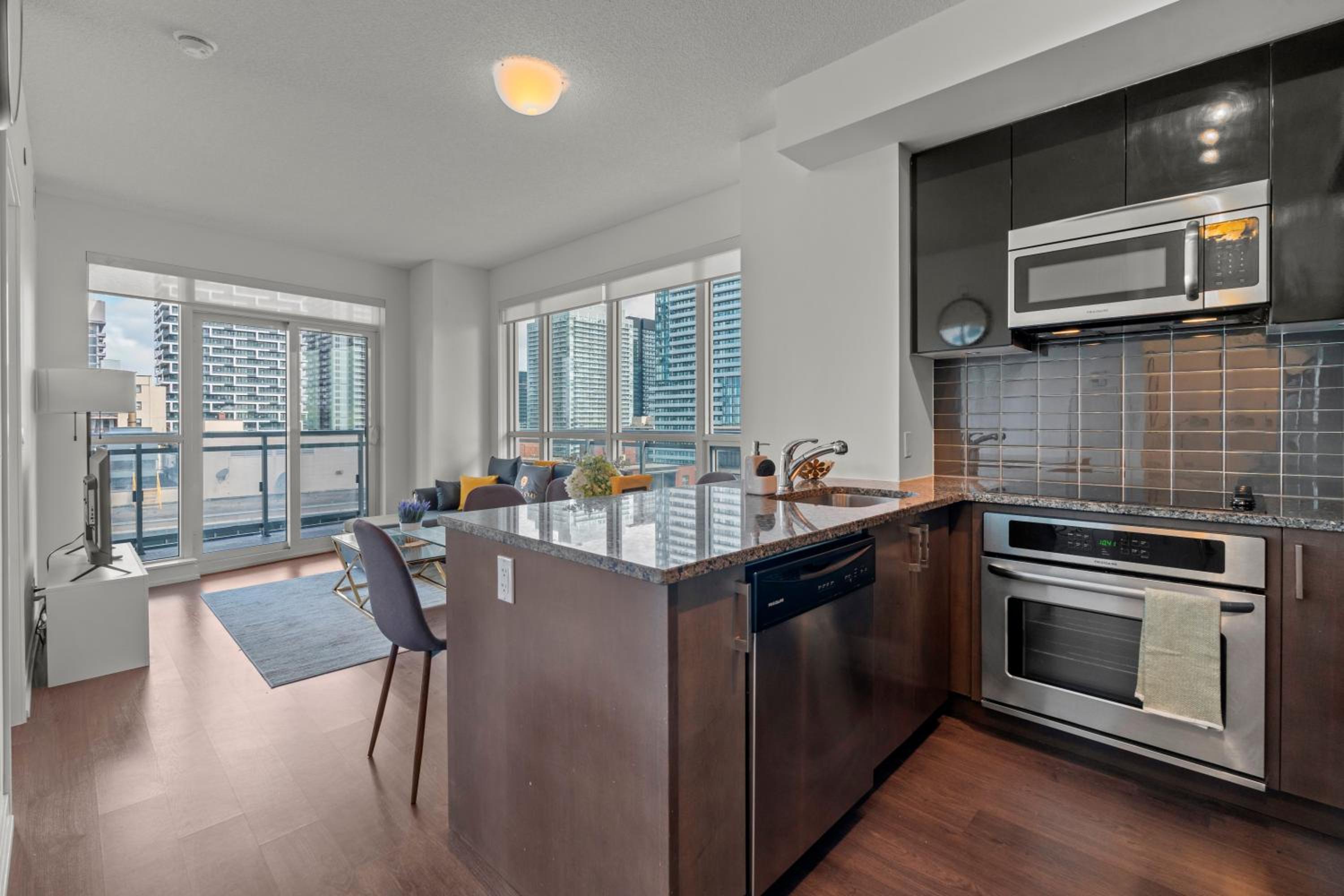Cozy 2 Bedroom Dunfield Ave Apartment