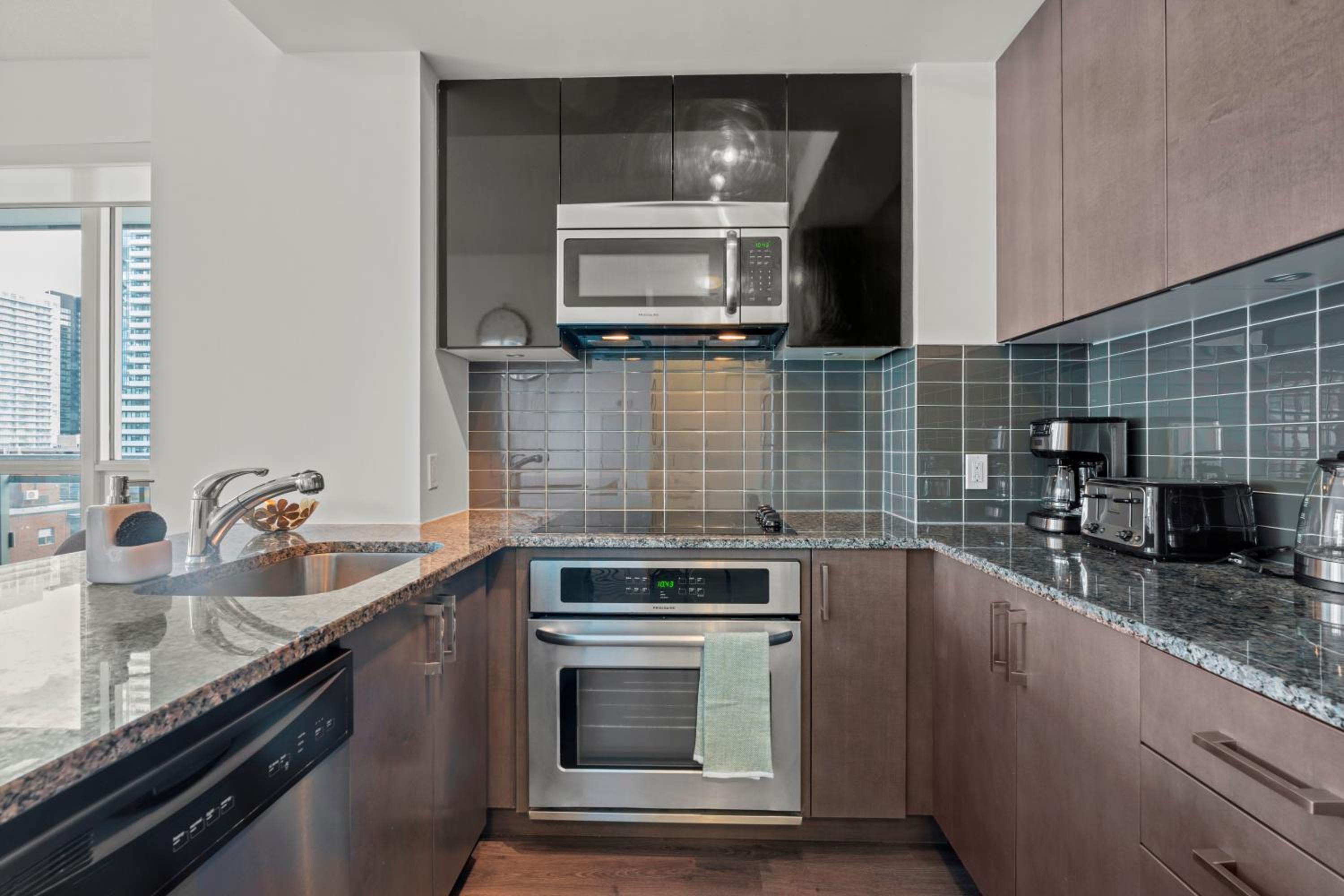 Cozy 2 Bedroom Dunfield Ave Apartment