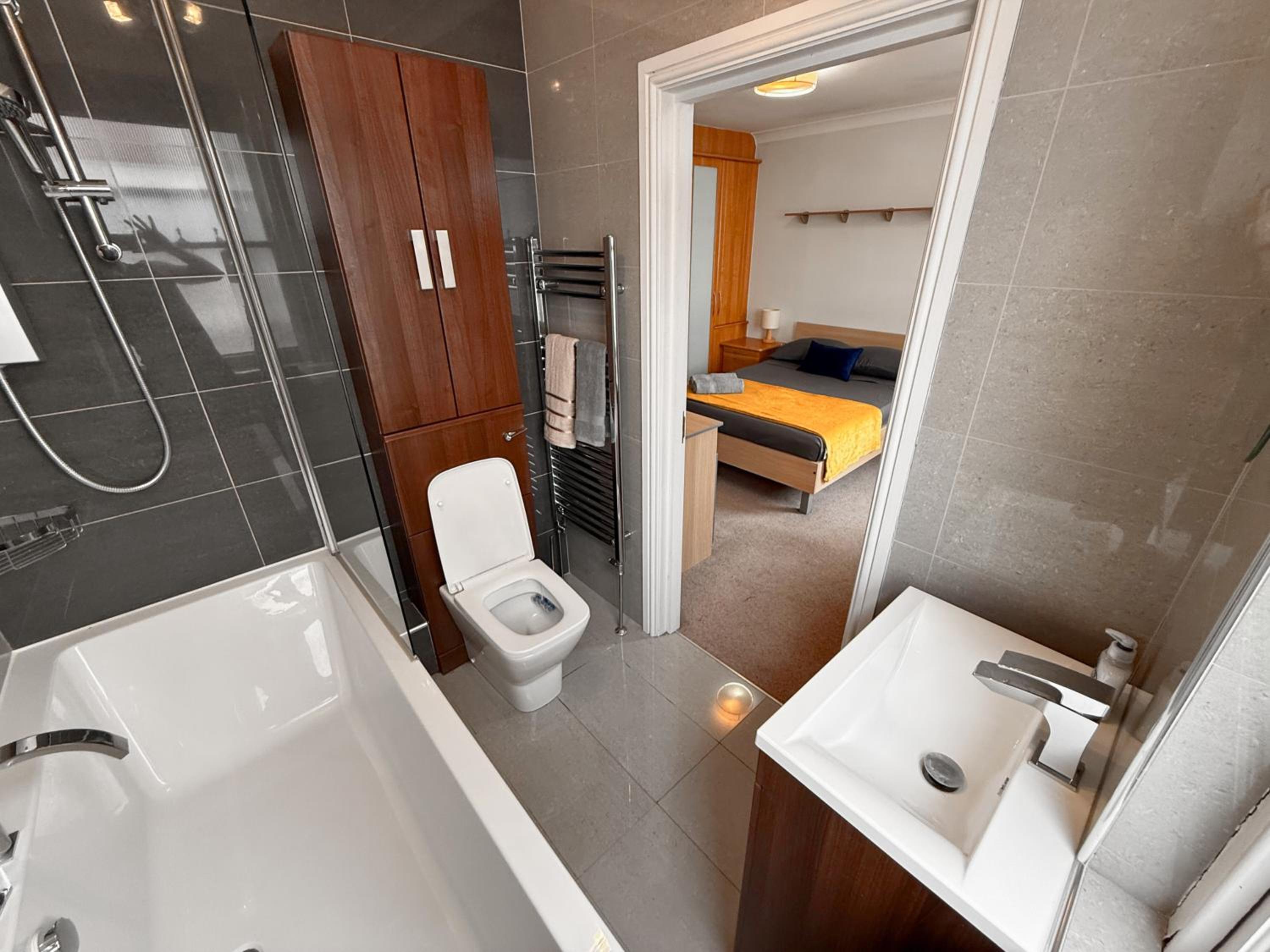 1300ft Fitzrovia Soho 2B2B by Tottenham Court Road Station Elizabeth line & Oxford Street